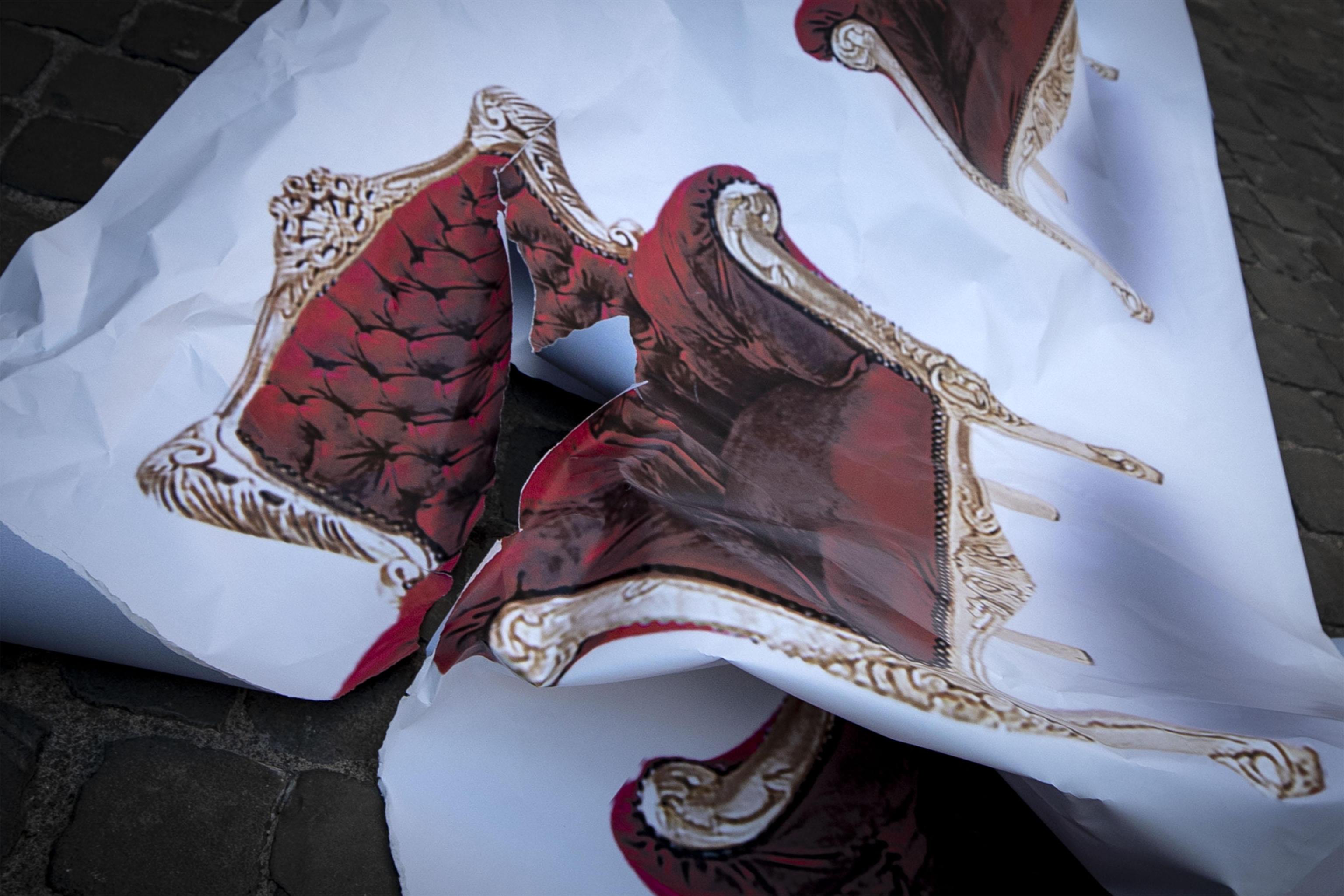 Tutti dietro un’idiozia grillina