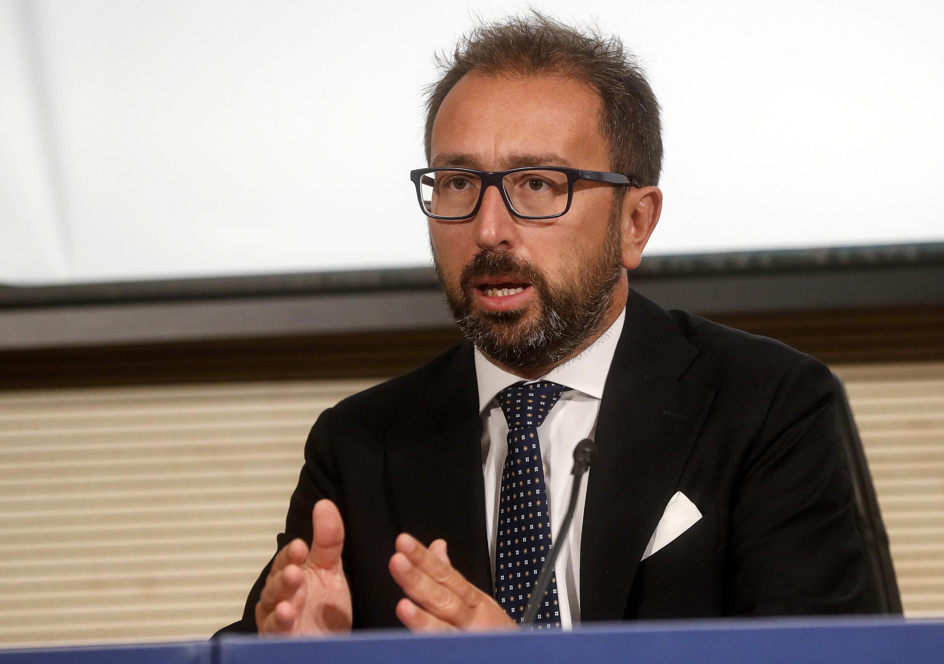 Bonafede oltre il calzino