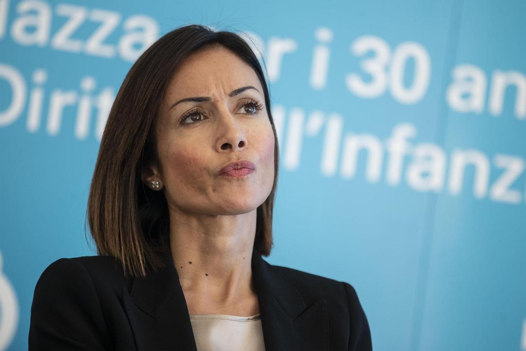 Addio, mia bella addio, la Carfagna se ne va