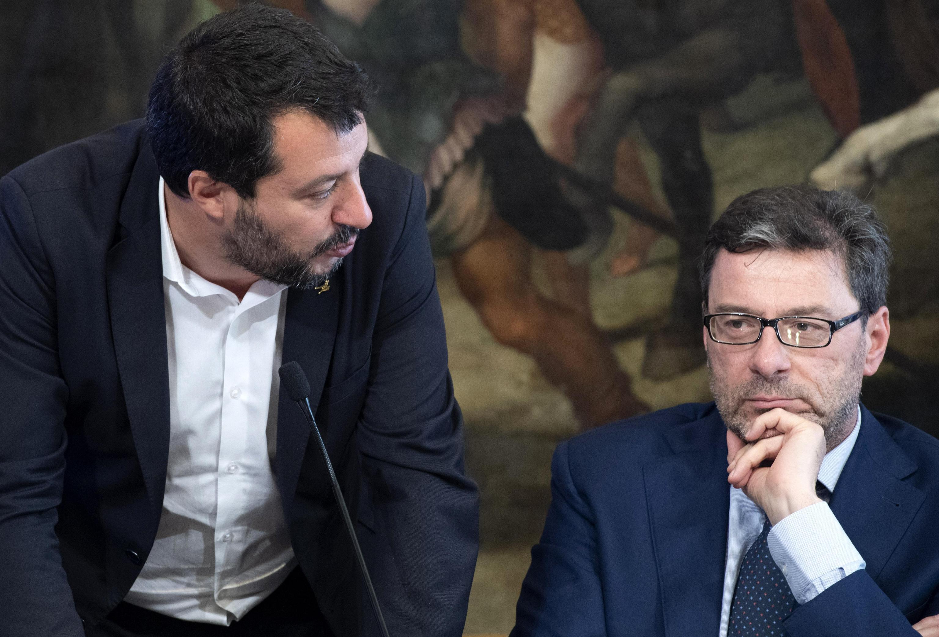 Giorgetti lancia tavolo su riforme, Salvini lo gela