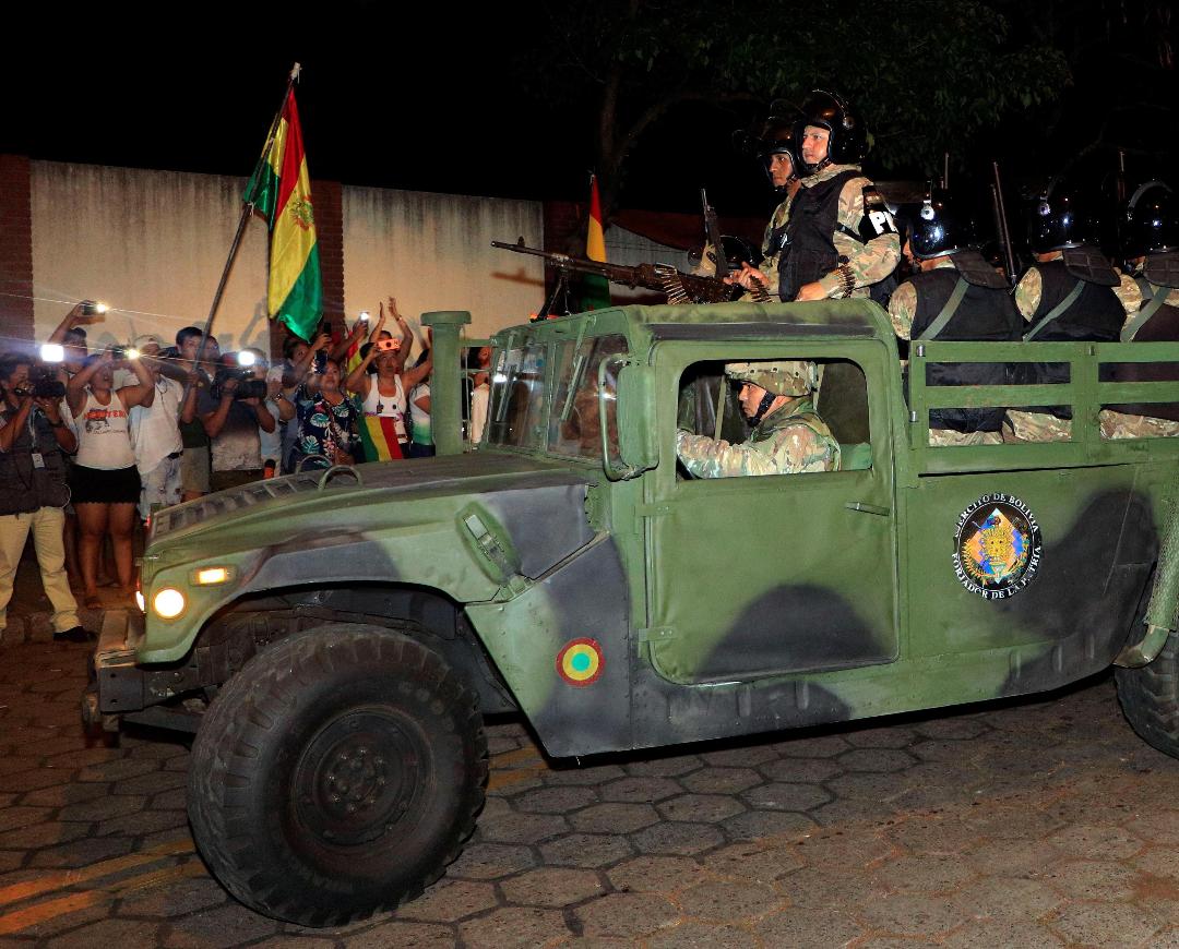 Bolivia: Morales vola in Messico, esercito in strada