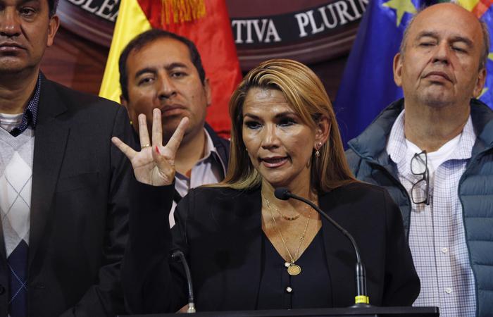 Bolivia: Anez presidente ad interim, Morales grida al “golpe” 