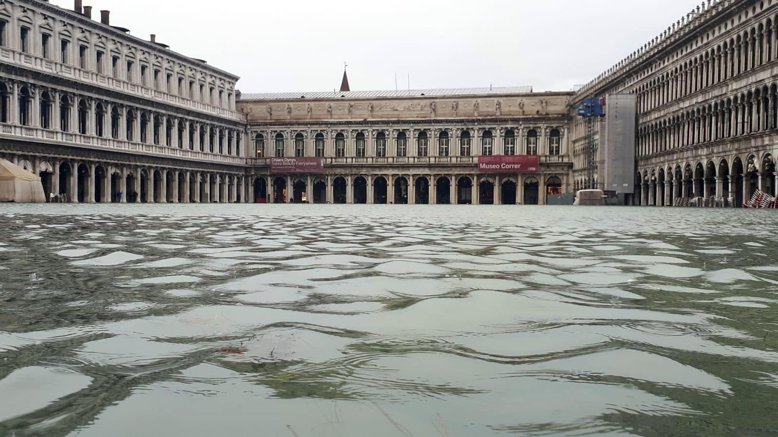 Venezia, piazza San Marco invasa dall’acqua 