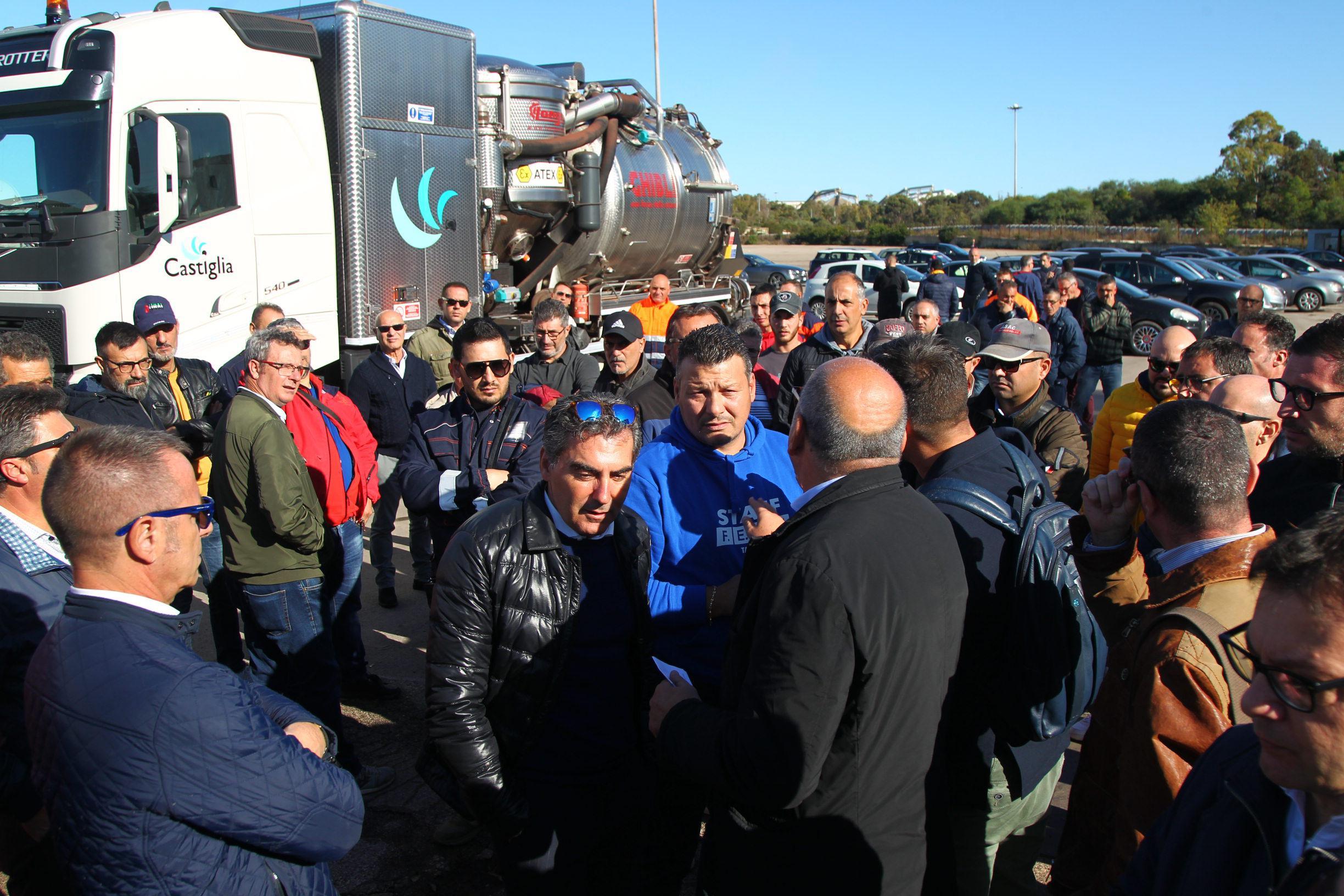 AlcerlorMittal, indotto: “l’azienda non ci paga”