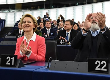 Ue, Disco verde per la Commissione Von der Leyen