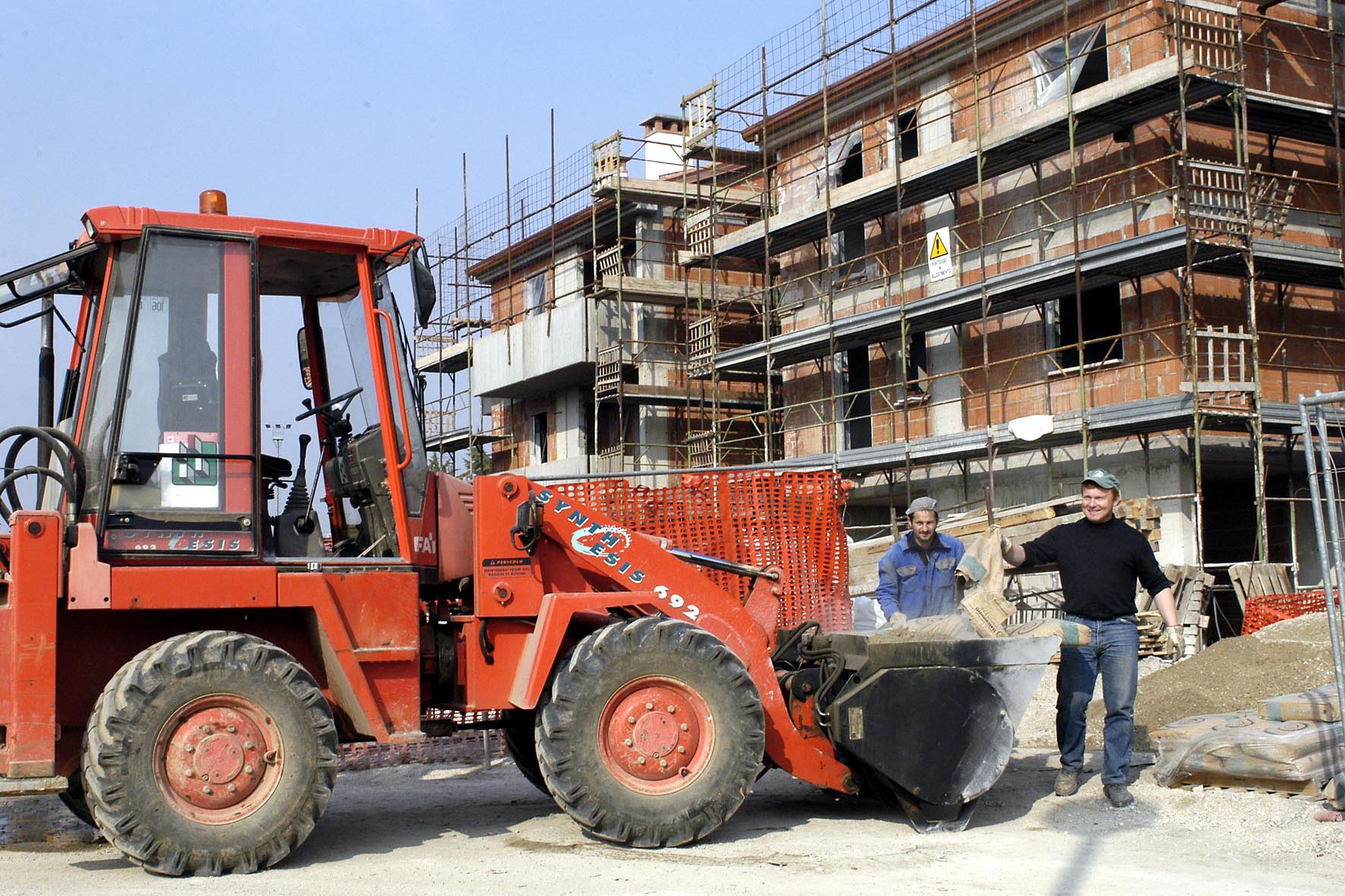 La casa, le tasse e l’esplicito ricatto