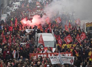 Pensioni, la Francia vive il tredicesimo giorno di caos