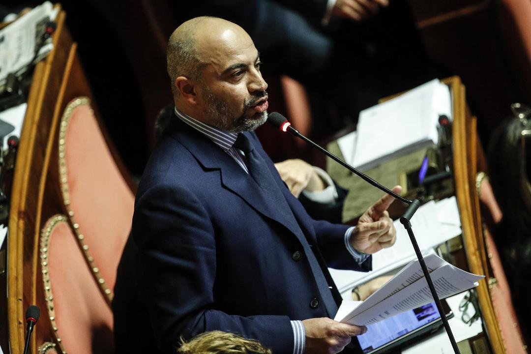 M5s, Paragone guida la scissione dei grillini