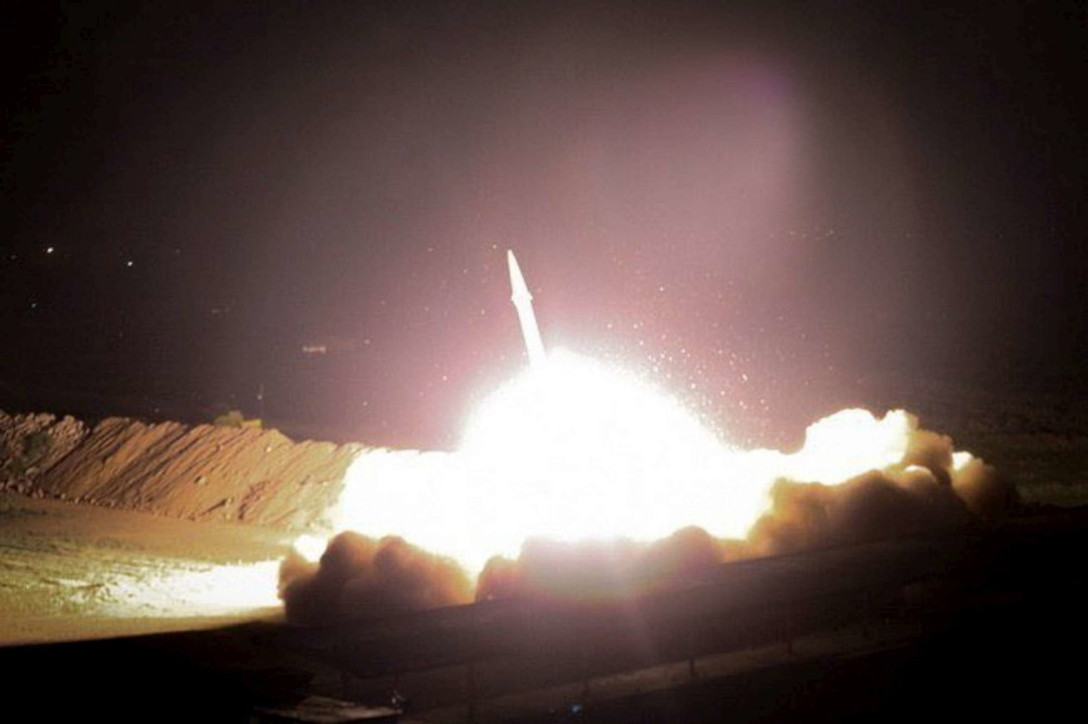 L’Iran lancia 15 missili contro le basi americane in Iraq