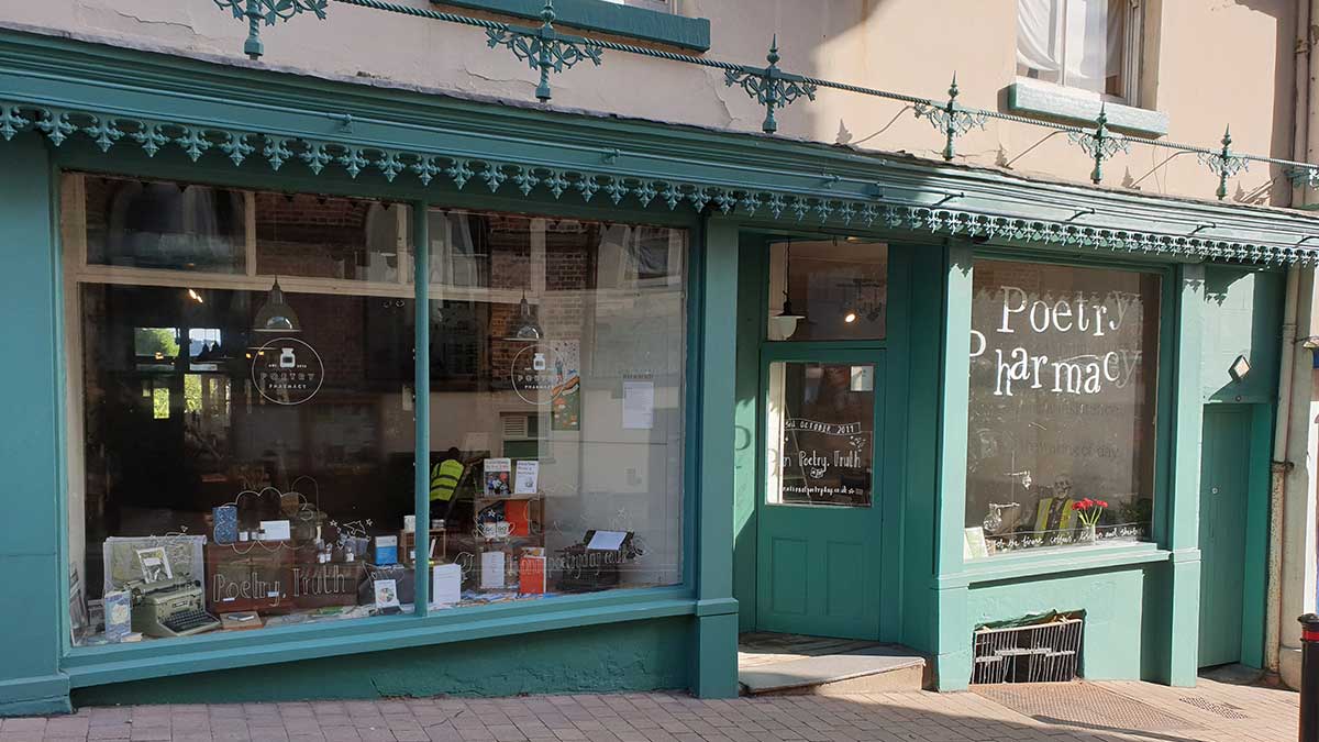 La farmacia dell’anima: curare le ferite con la poesia