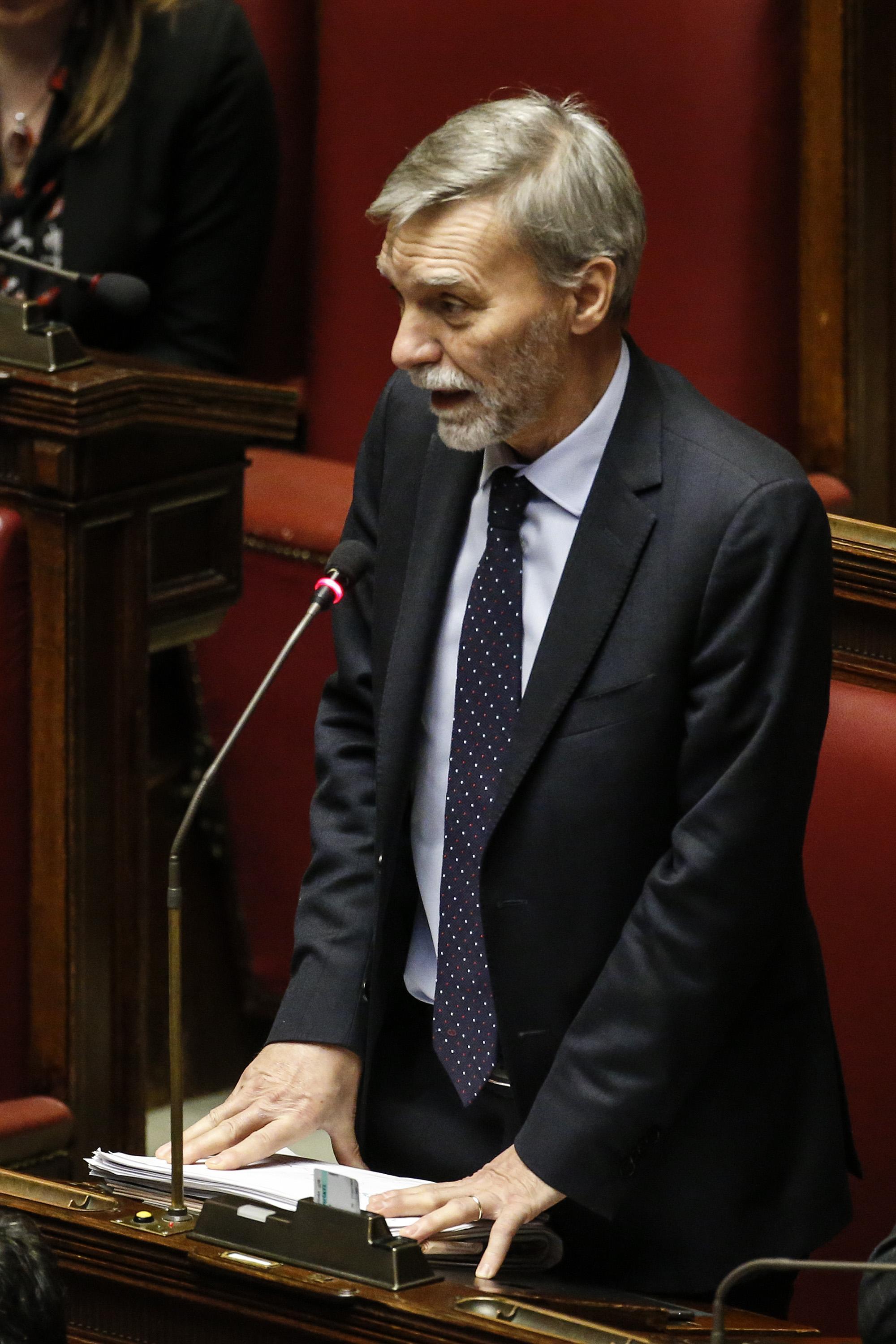 Delrio critica il governo: “La squadra non gioca insieme”