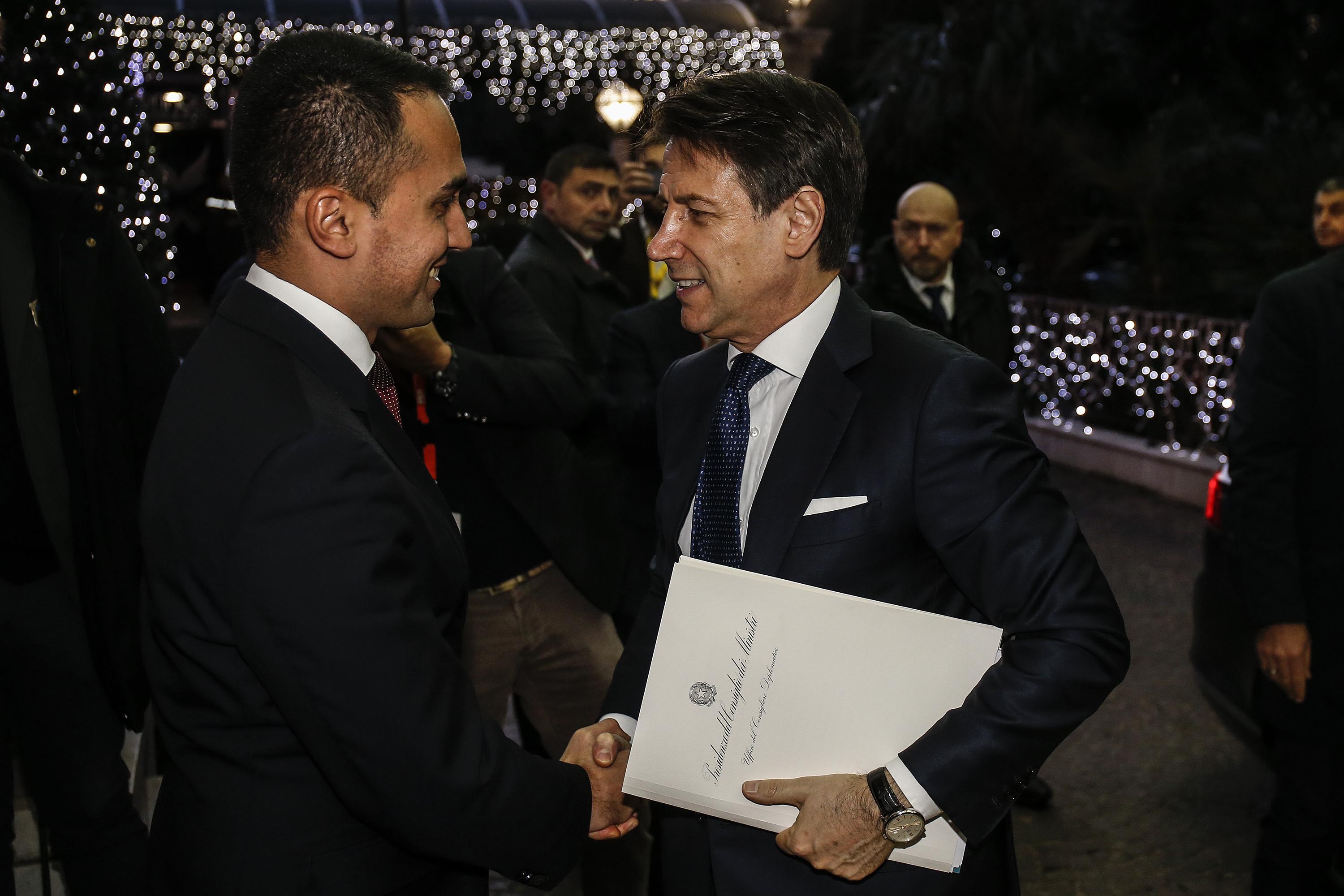 Conte, Di Maio e il tirare a campare