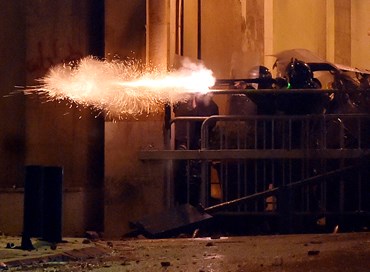 Libano, esplode la rabbia: quasi 400 feriti a Beirut