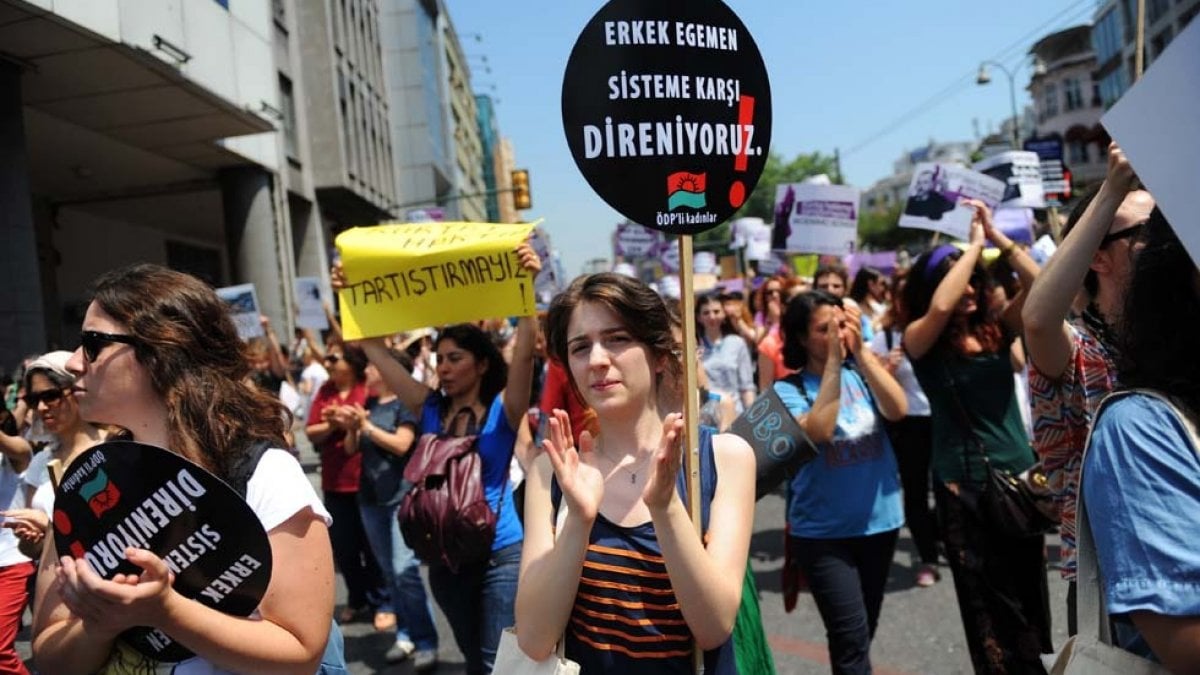 Turchia, Erdogan “sfida” le donne e rilancia il “matrimonio riparatore”