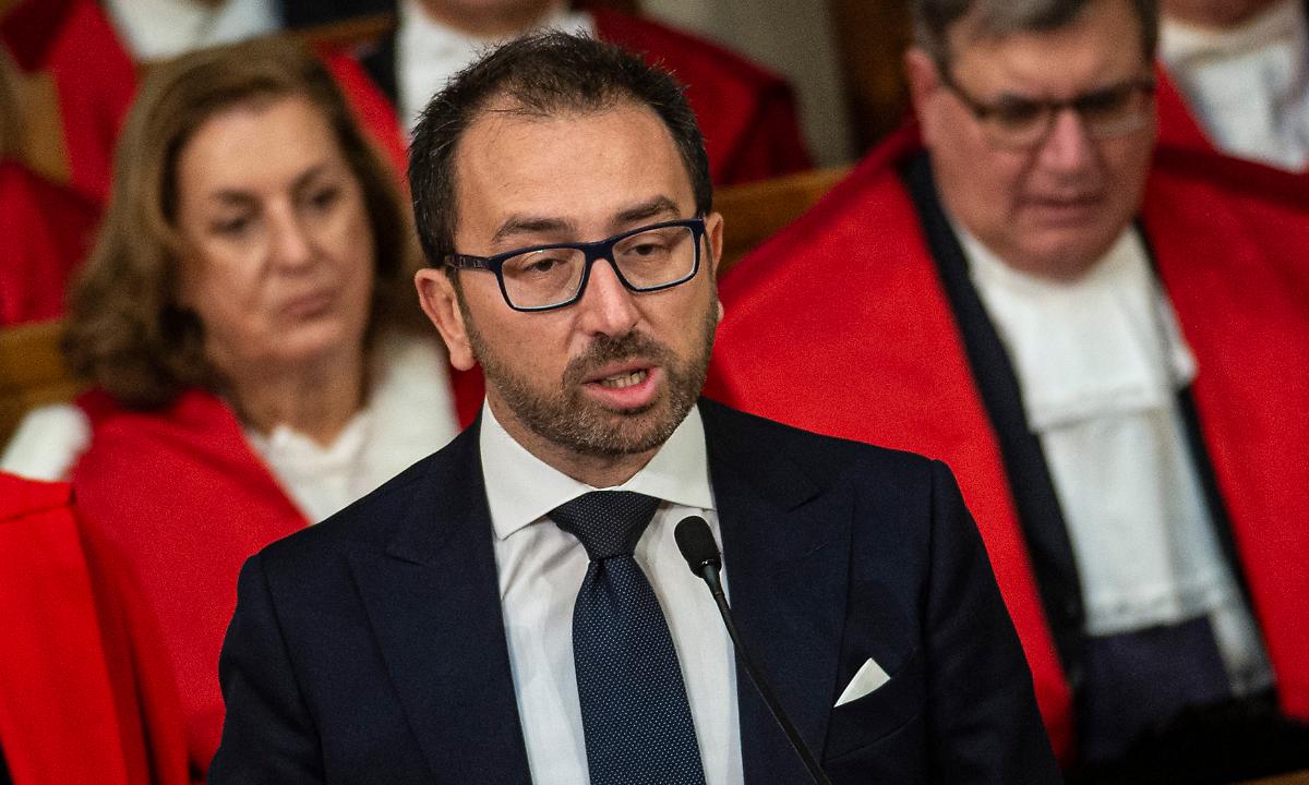 Fondati sulle manette