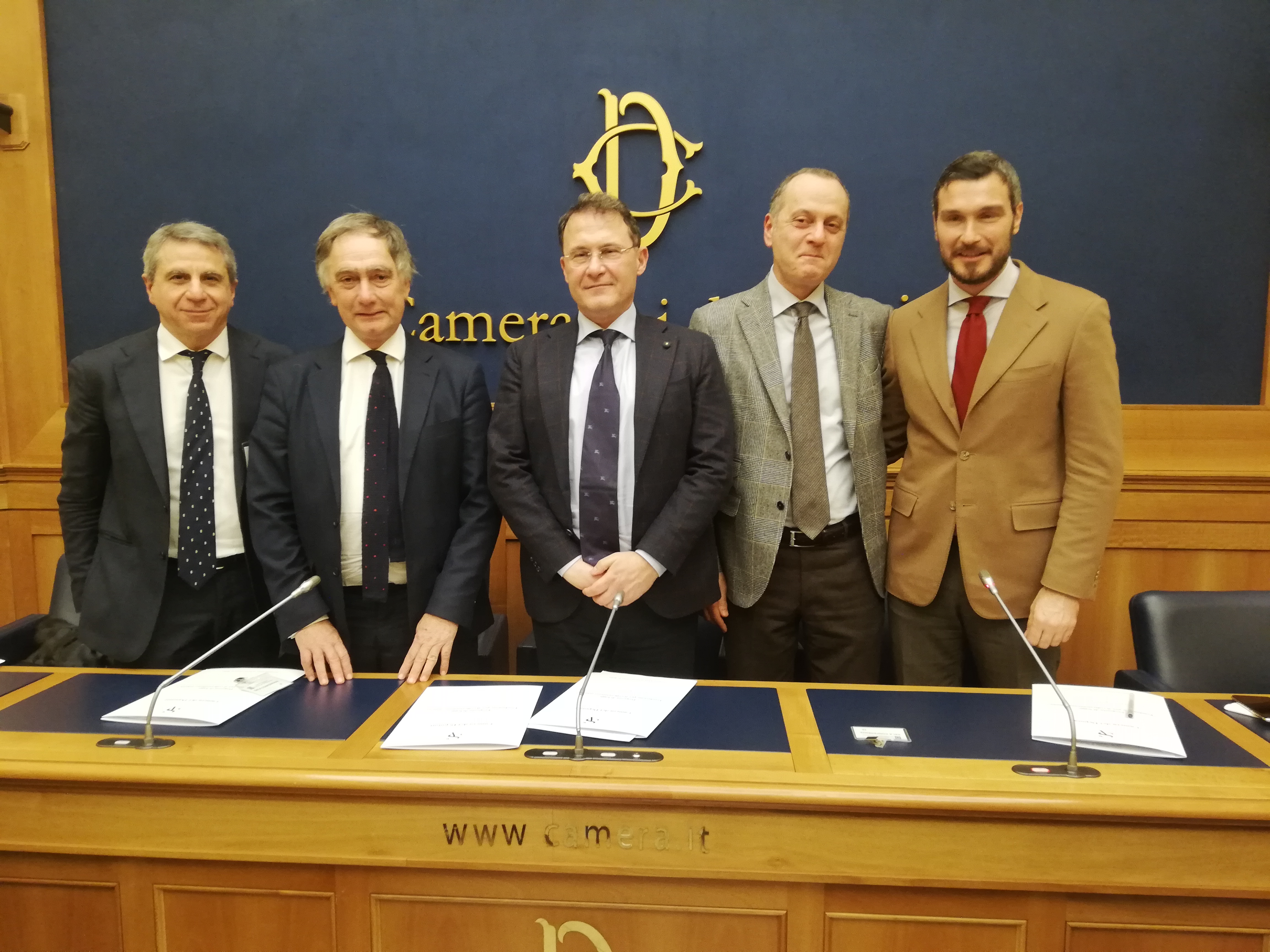 Collezionismo minore, Cirielli (Fdi) presenta proposta di legge alla Camera 