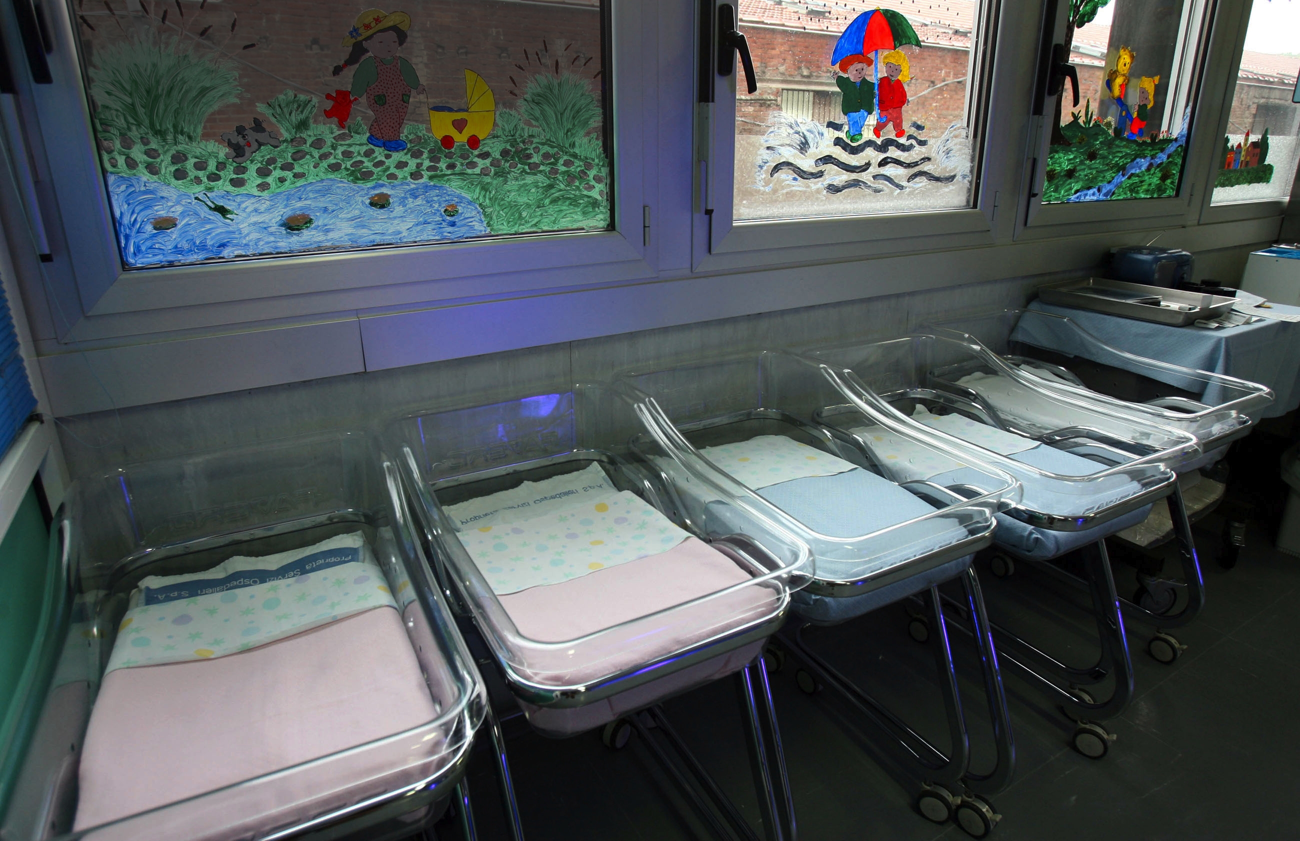 Istat: culle vuote, barconi pieni