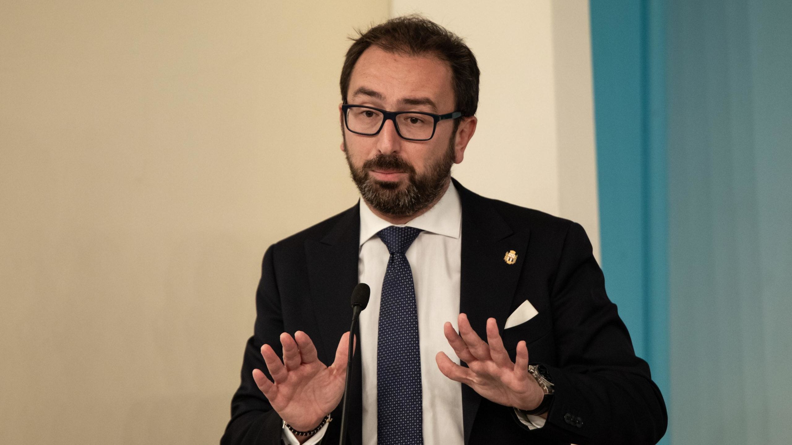 Ma giustizia celere da chi? Dal partito di Bibbiano e dei Gay Pride?