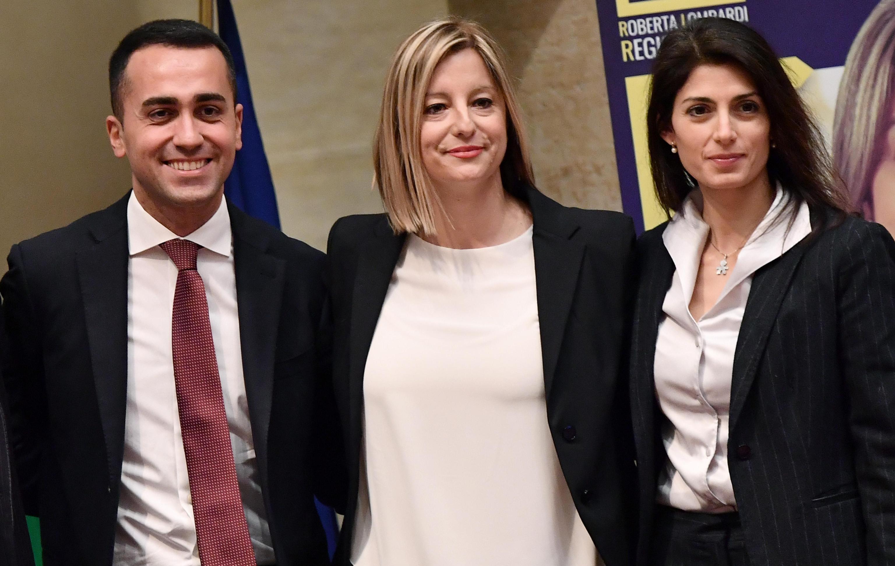 Roma, Lombardi silura Raggi: “Le regole impediscono la ricandidatura”