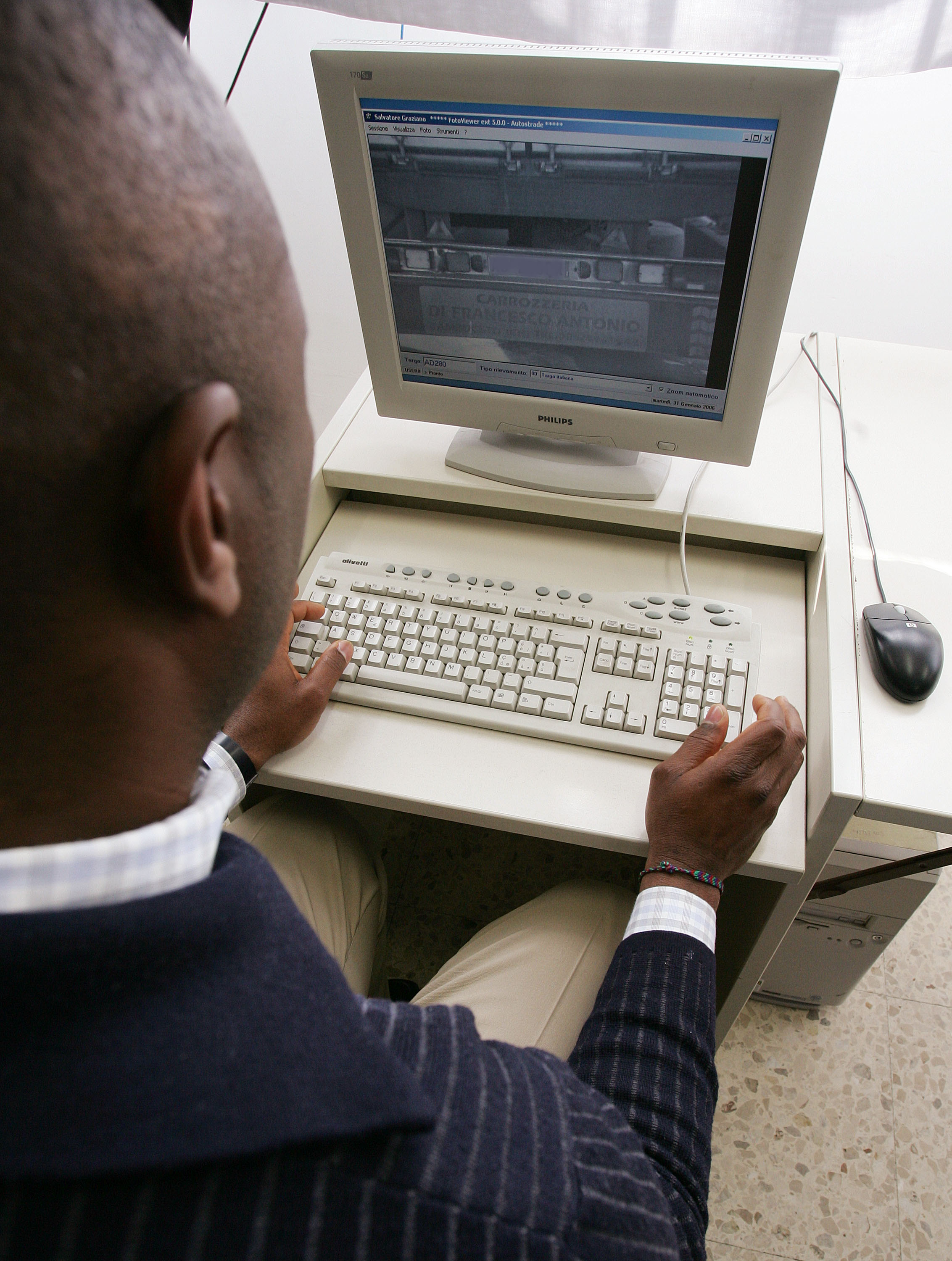 Coronavirus, come difendersi dal virus nei luoghi di lavoro