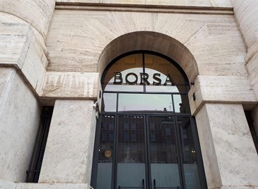 Coronavirus, la Borsa di Milano sempre più giù