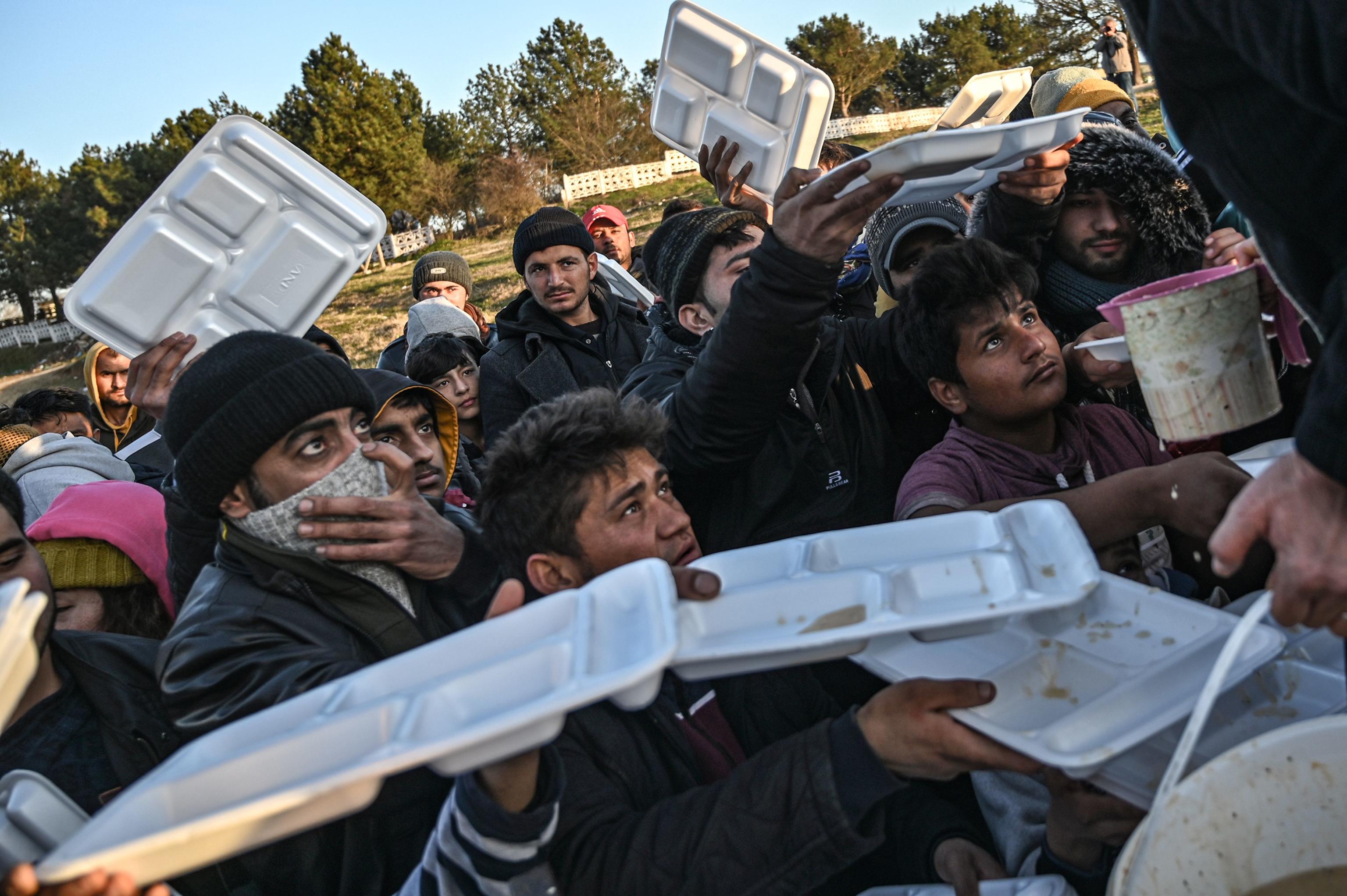 Turchia, 138mila migranti al confine con la Grecia
