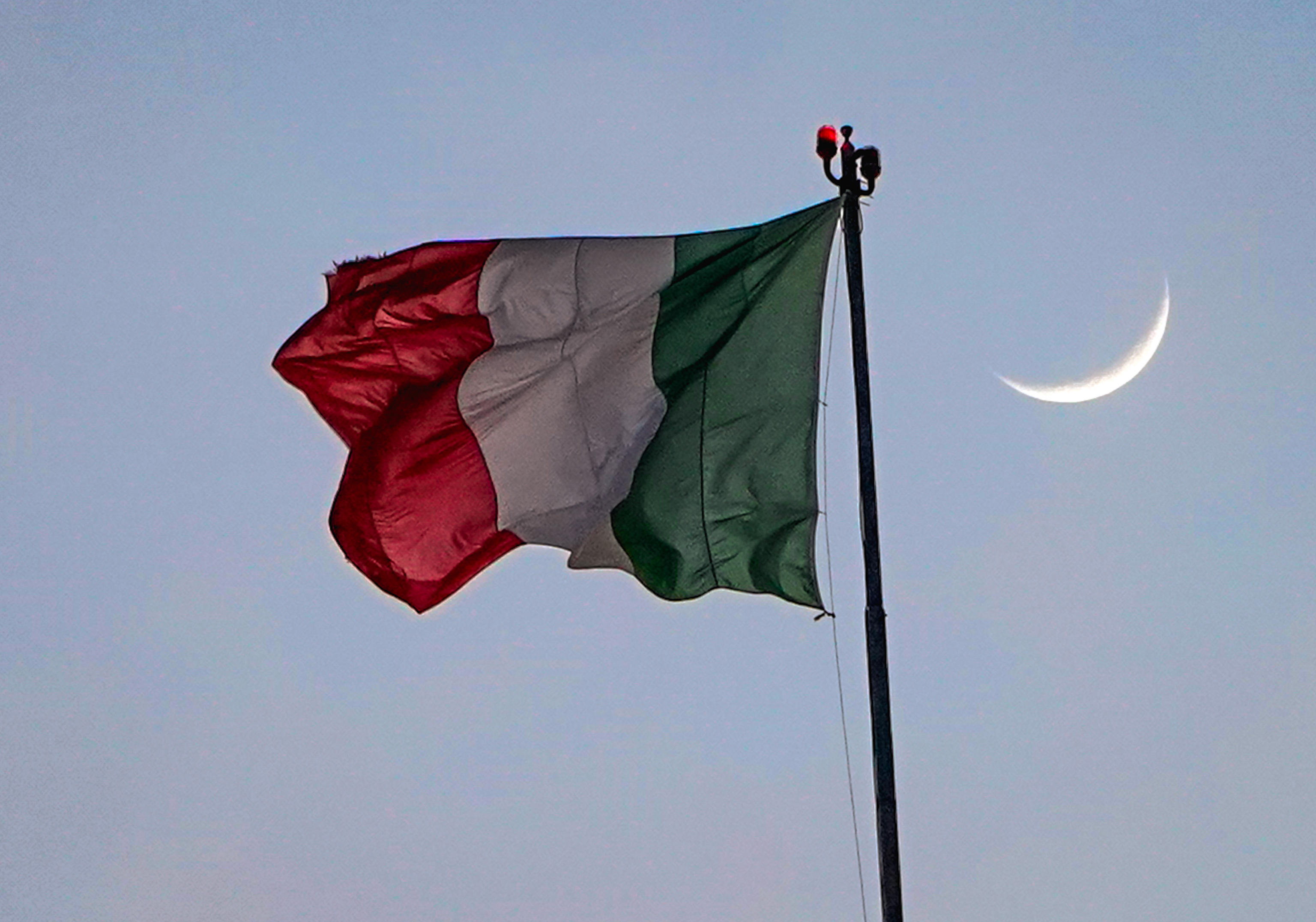 L’Italia c’è, il governo meno