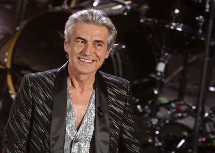 Ligabue: 60 anni rock, ma il tour europeo è rinviato al 2021