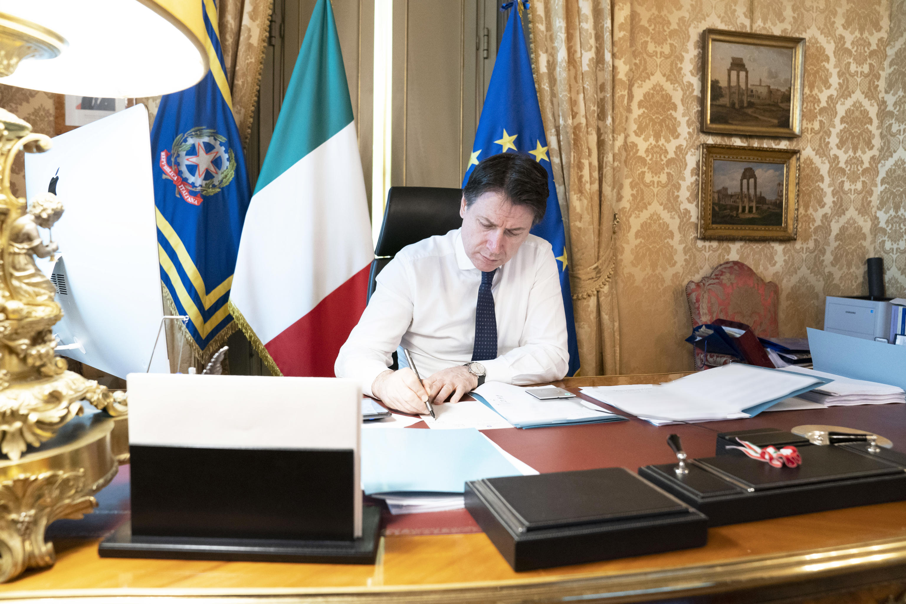 Decreto “Cura Italia”: canta che ti passa