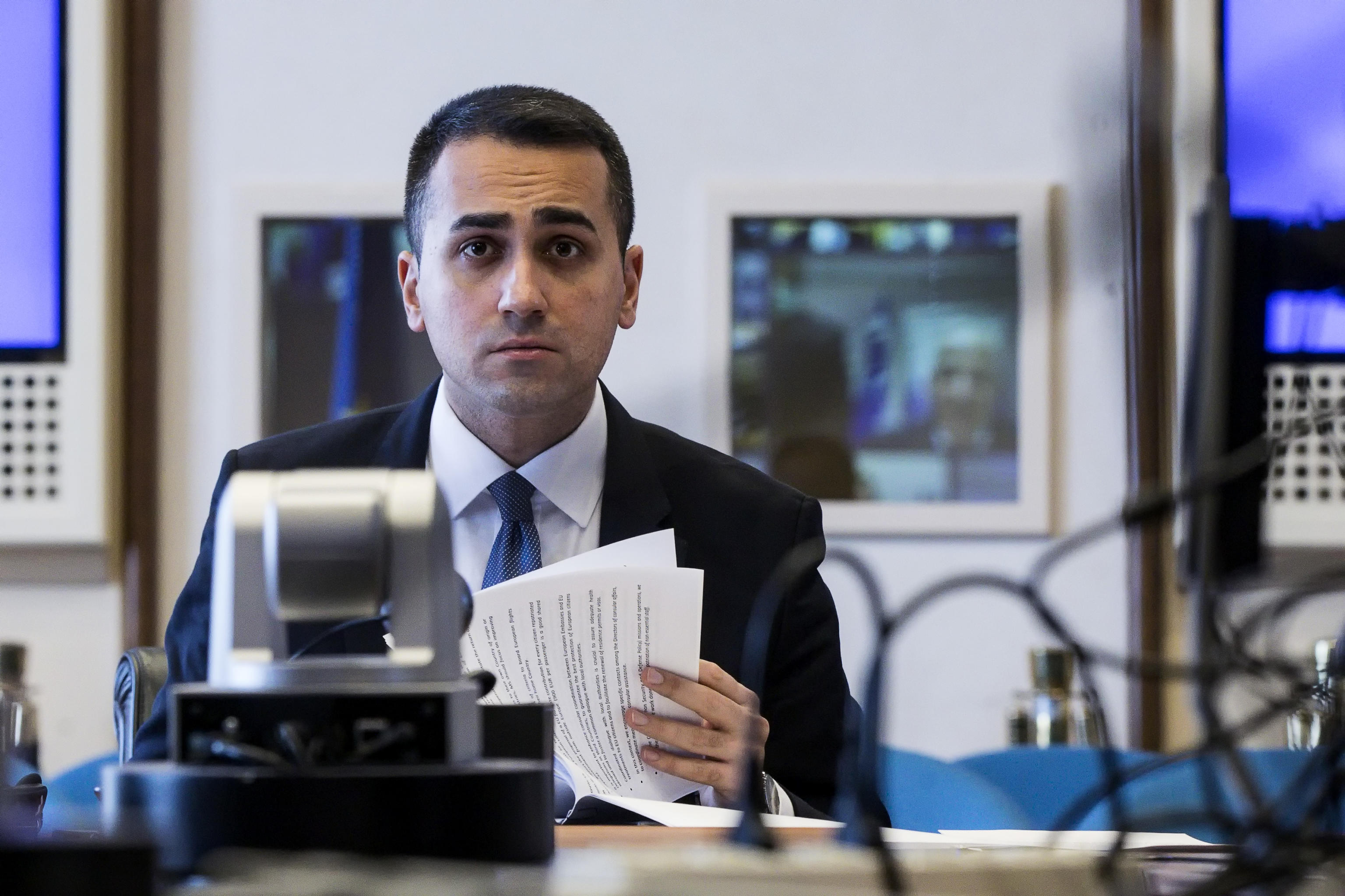 Coronavirus, Di Maio: “Italia non sarà outlet di imprese straniere”