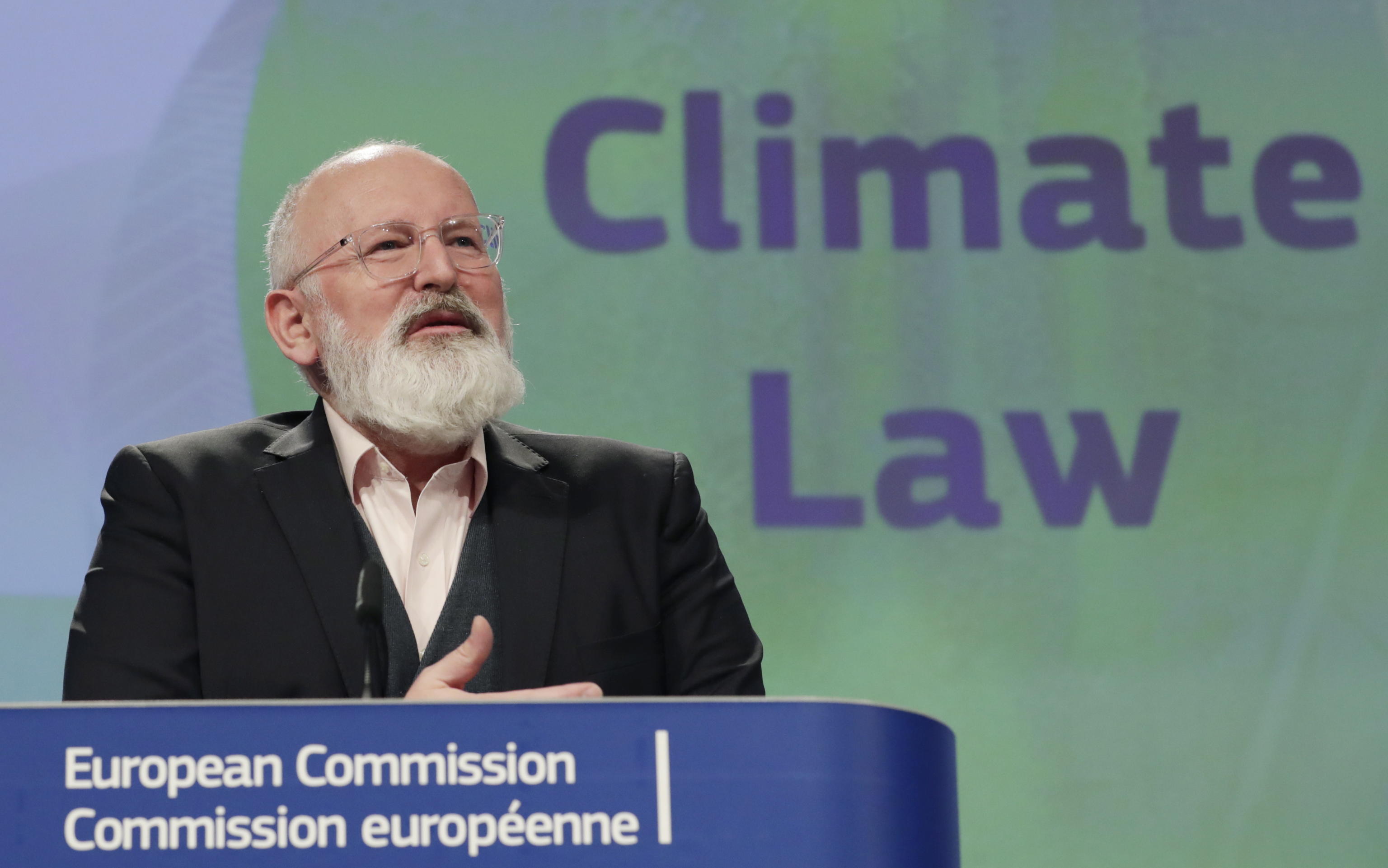 Mes, Timmermans: “Italia accettalo”, Renzi dice sì