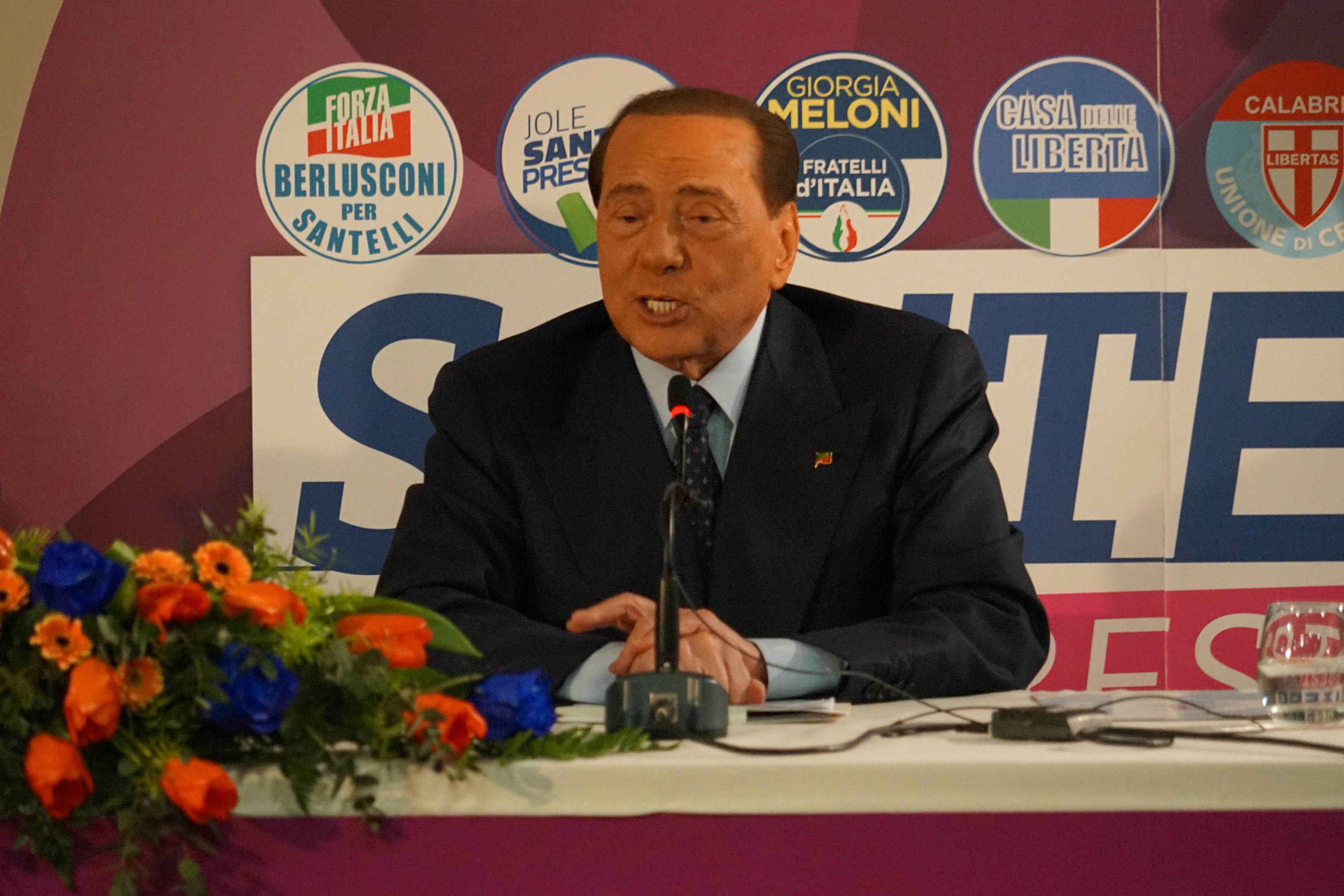 Ma il Cavaliere vede le sue tv?