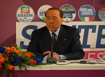 Ma il Cavaliere vede le sue tv?