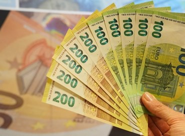 Fitch declassa l’Italia: debito quasi “spazzatura”