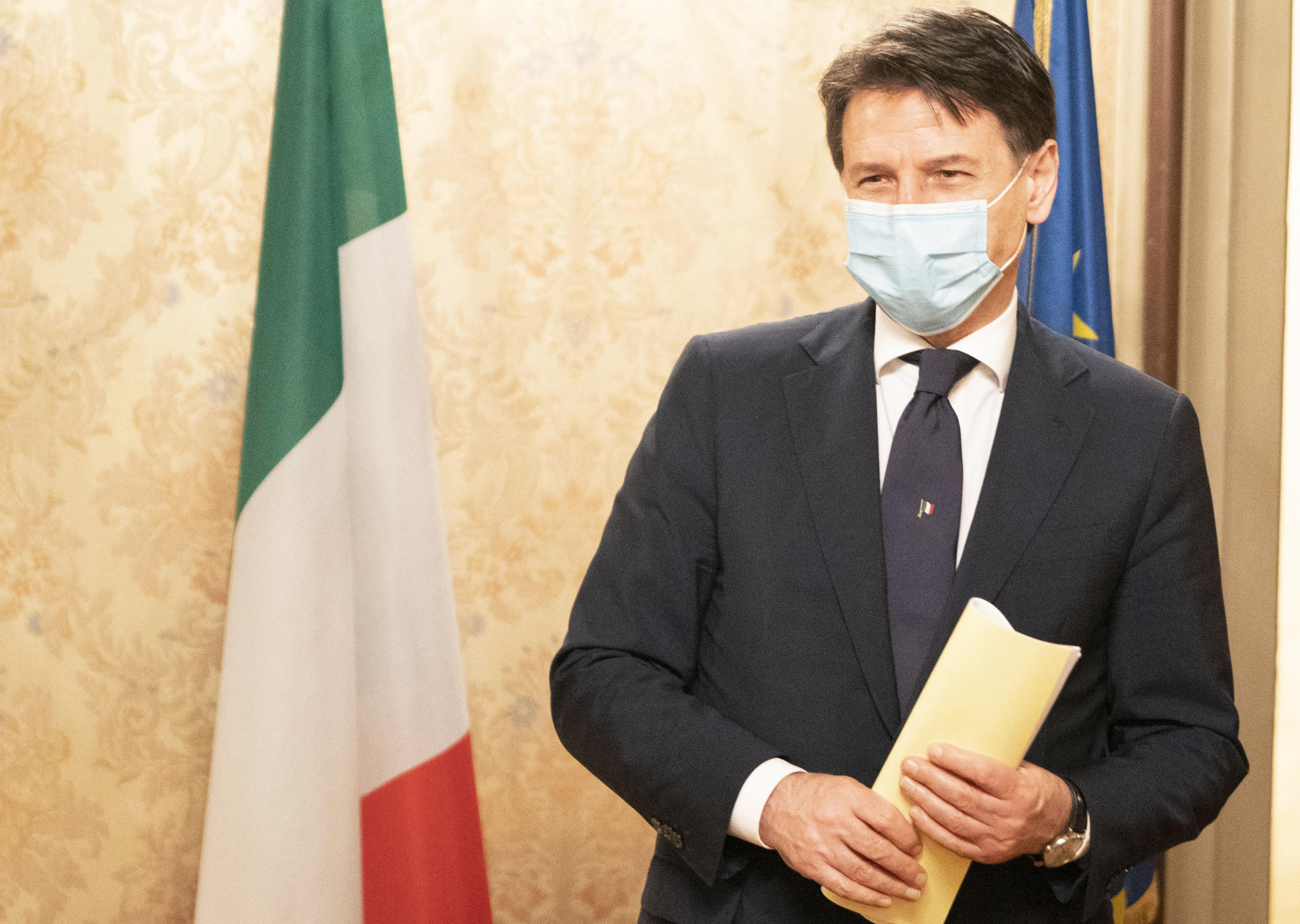 Giuseppe Conte, il nulla intervallato dal niente