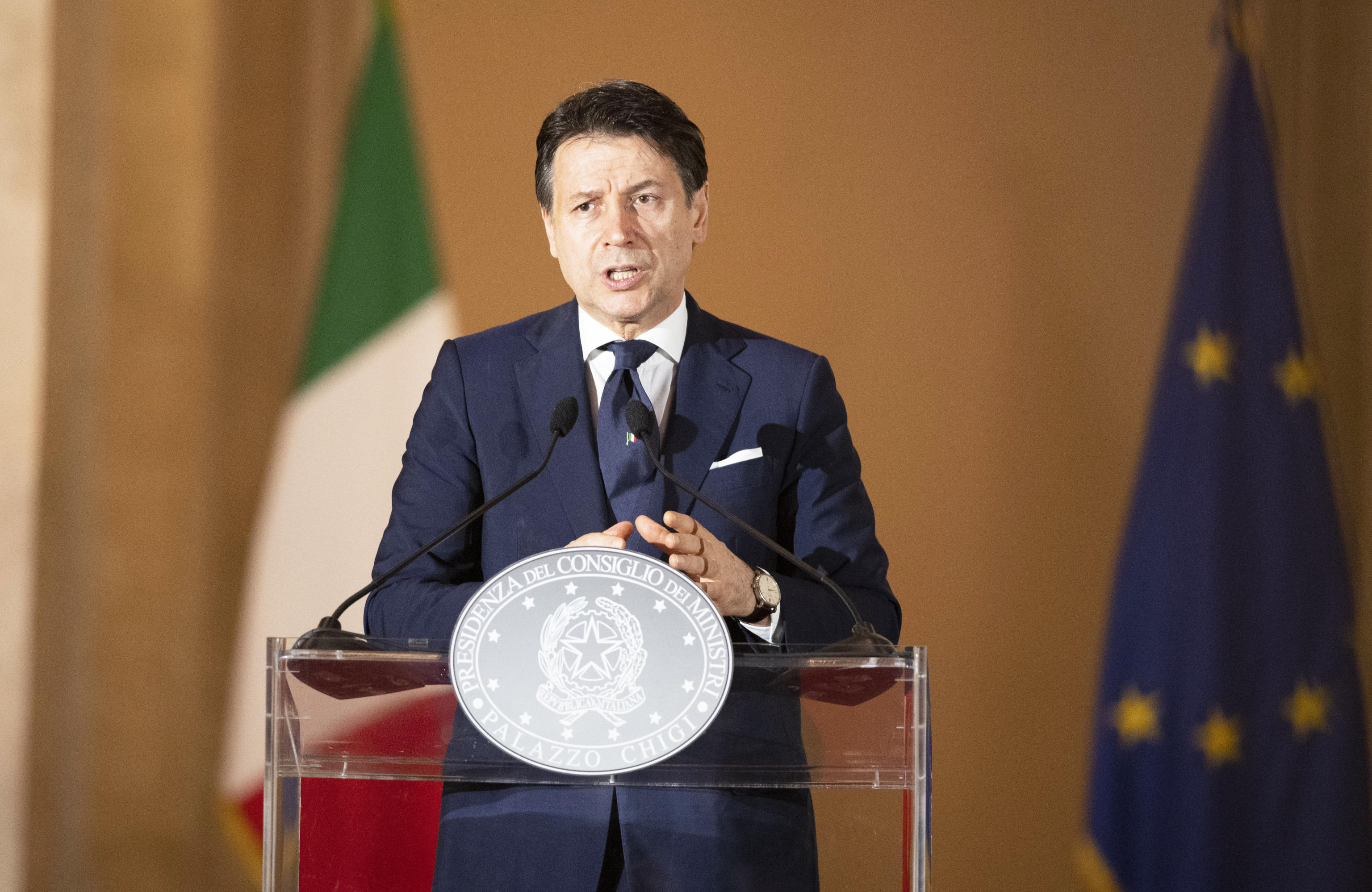Il governo conte: decreti, chiacchiere e fantasia