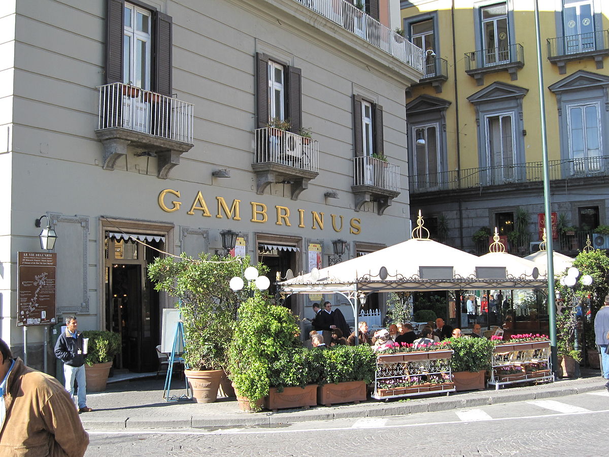 ’O cafè batte il virus, riapre il Gambrinus