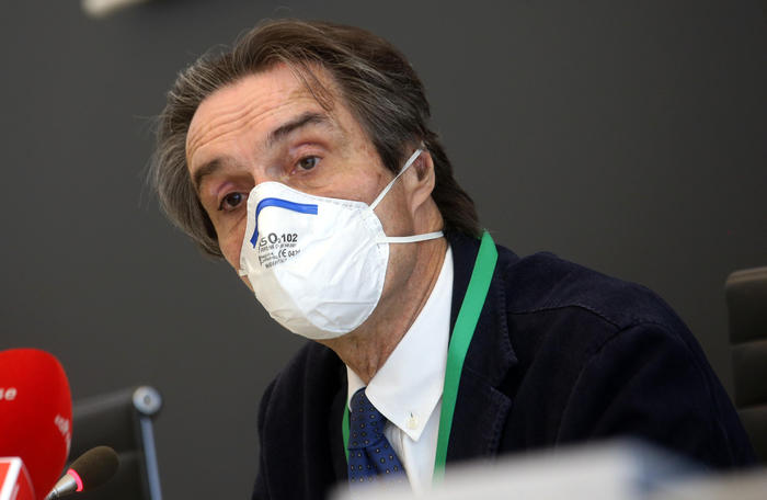 Coronavirus, Fontana sotto scorta, minacciato dai Carc 