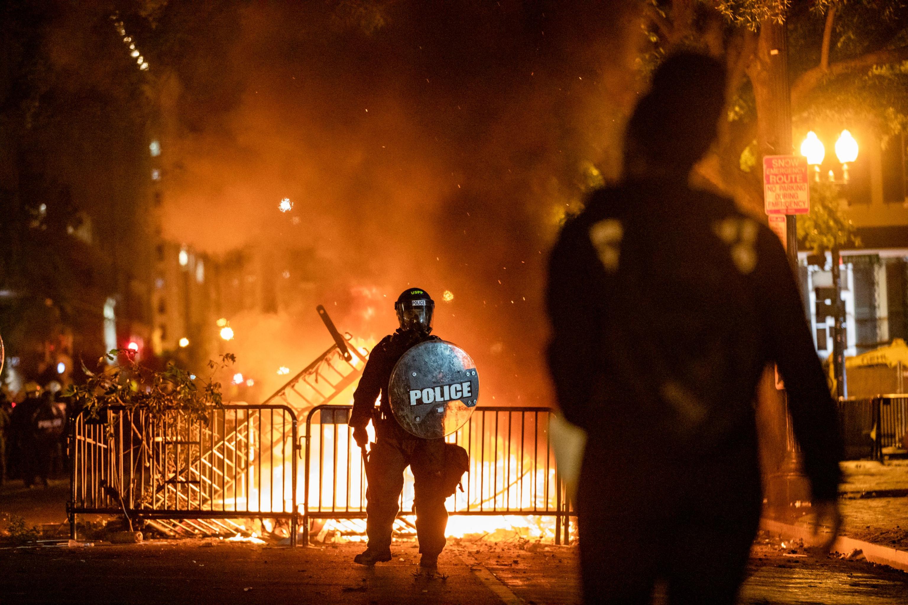 Negli scontri per George Floyd i neri fanno demagogia