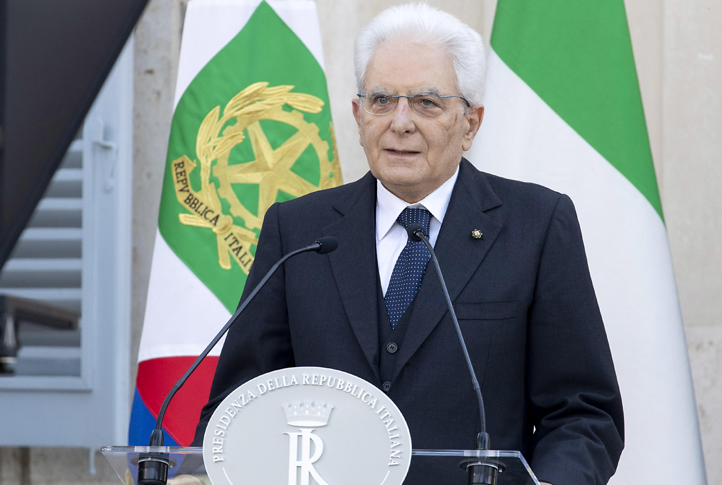 Mattarella ha l’obbligo di sciogliere il Csm