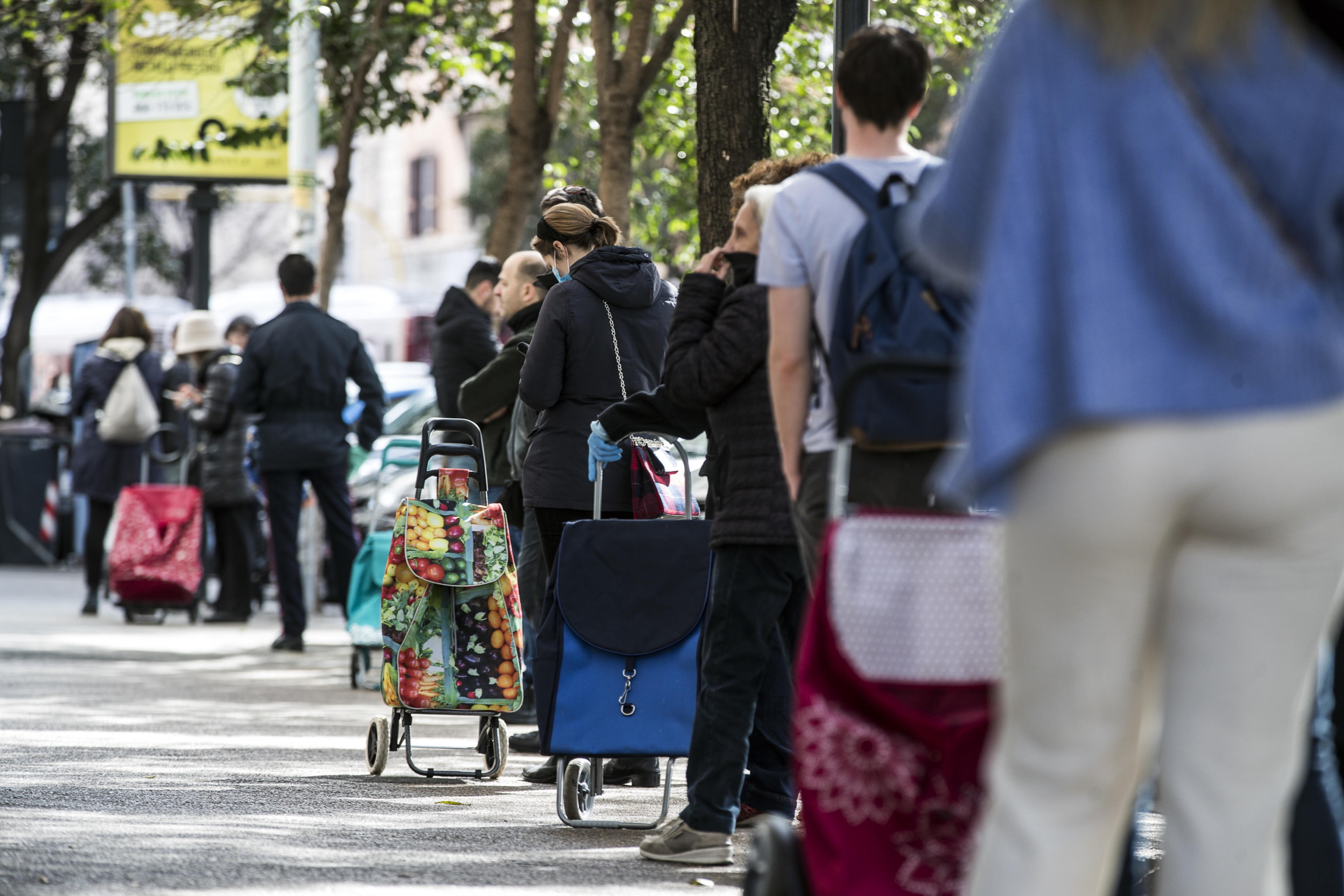 Istat, il Coronavirus affossa i consumi