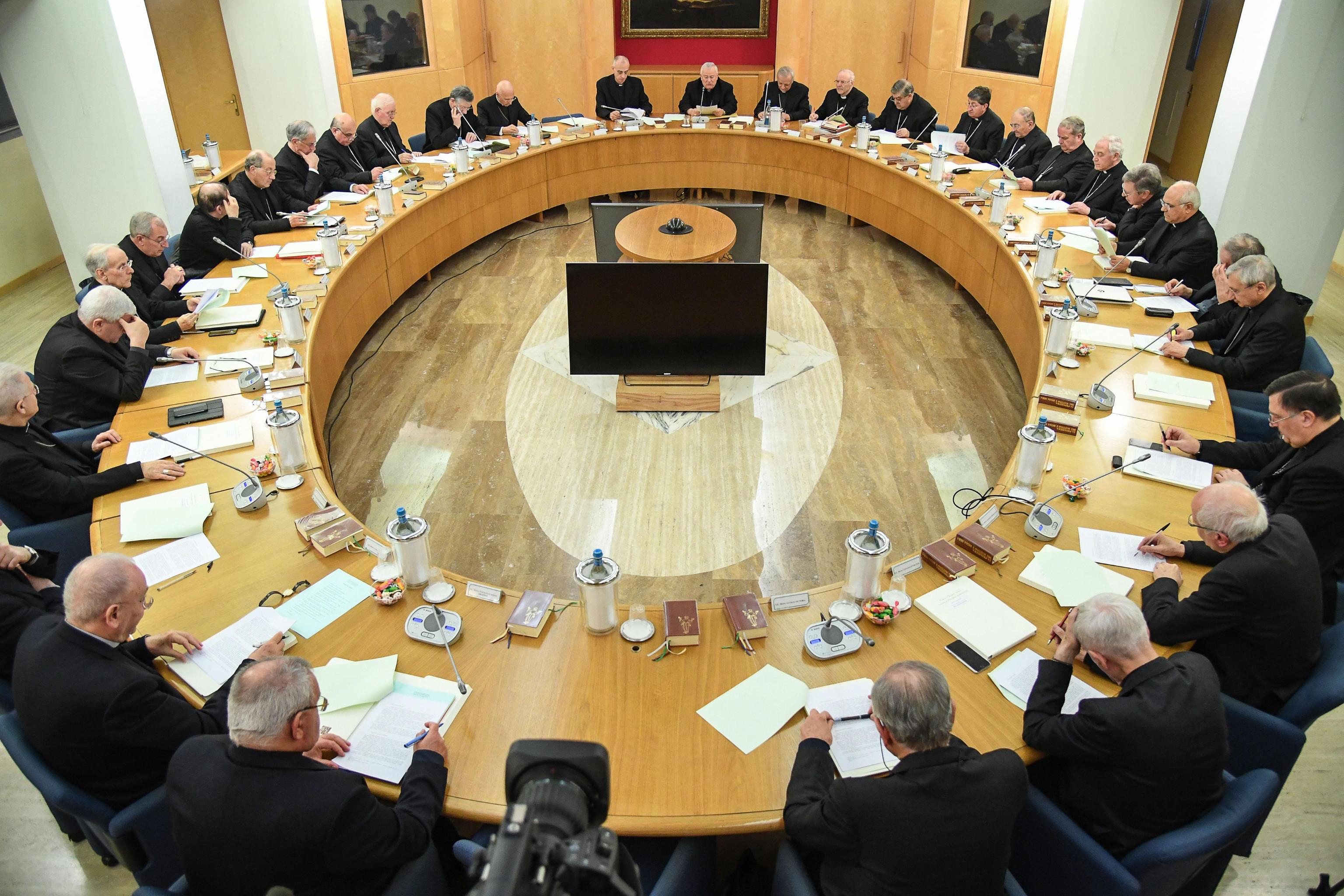 Omofobia, per la Cei “non serve una nuova legge”