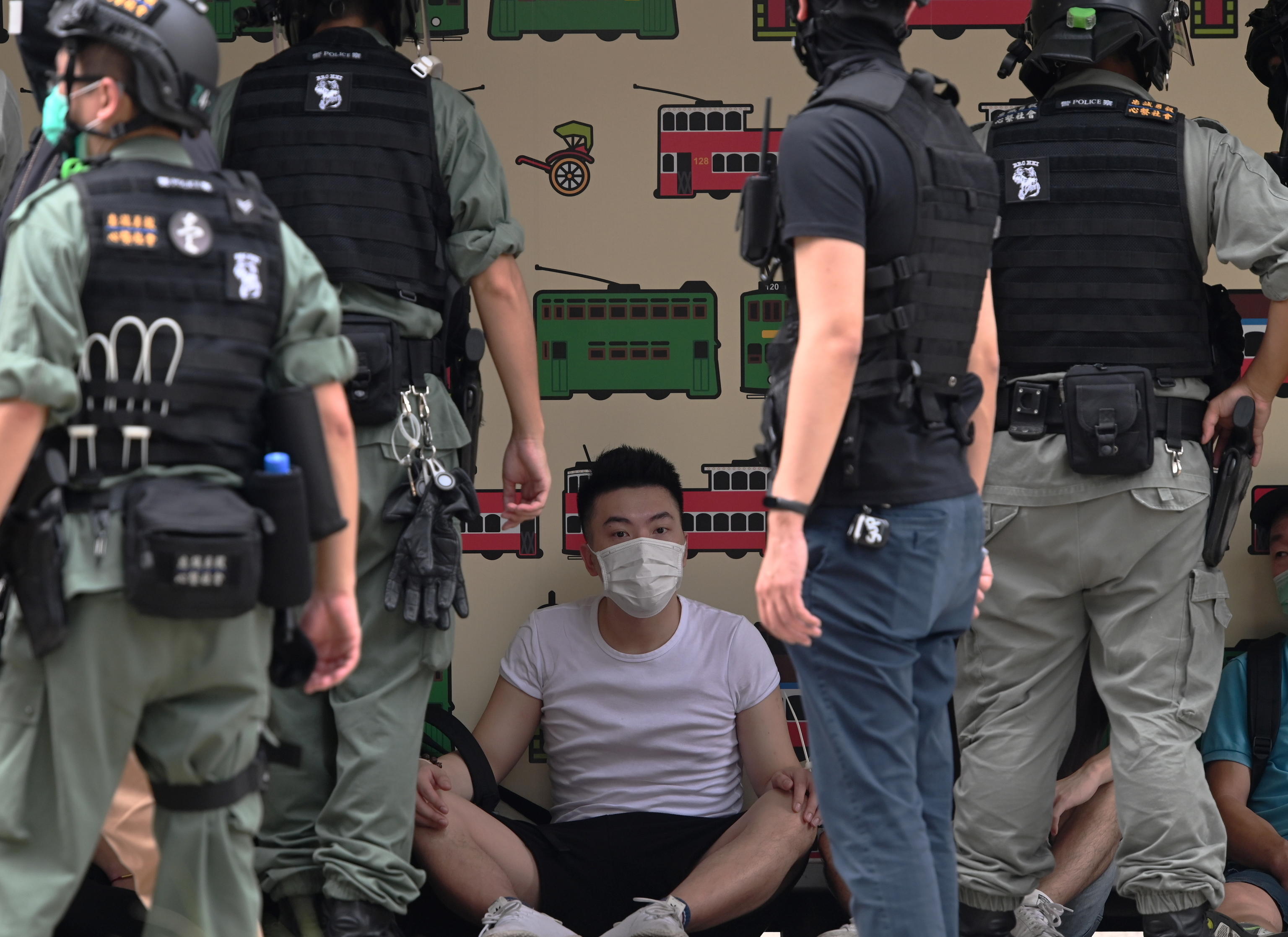 Torna la paura ad Hong Kong: la polizia arresta i manifestanti