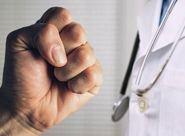 Multe e pene fino a 16 anni per aggressioni a medici