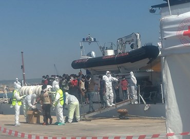 Migranti, a Pozzallo 11 positivi al Covid-19