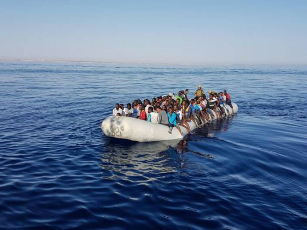 Caos e barconi, alla faccia degli italiani