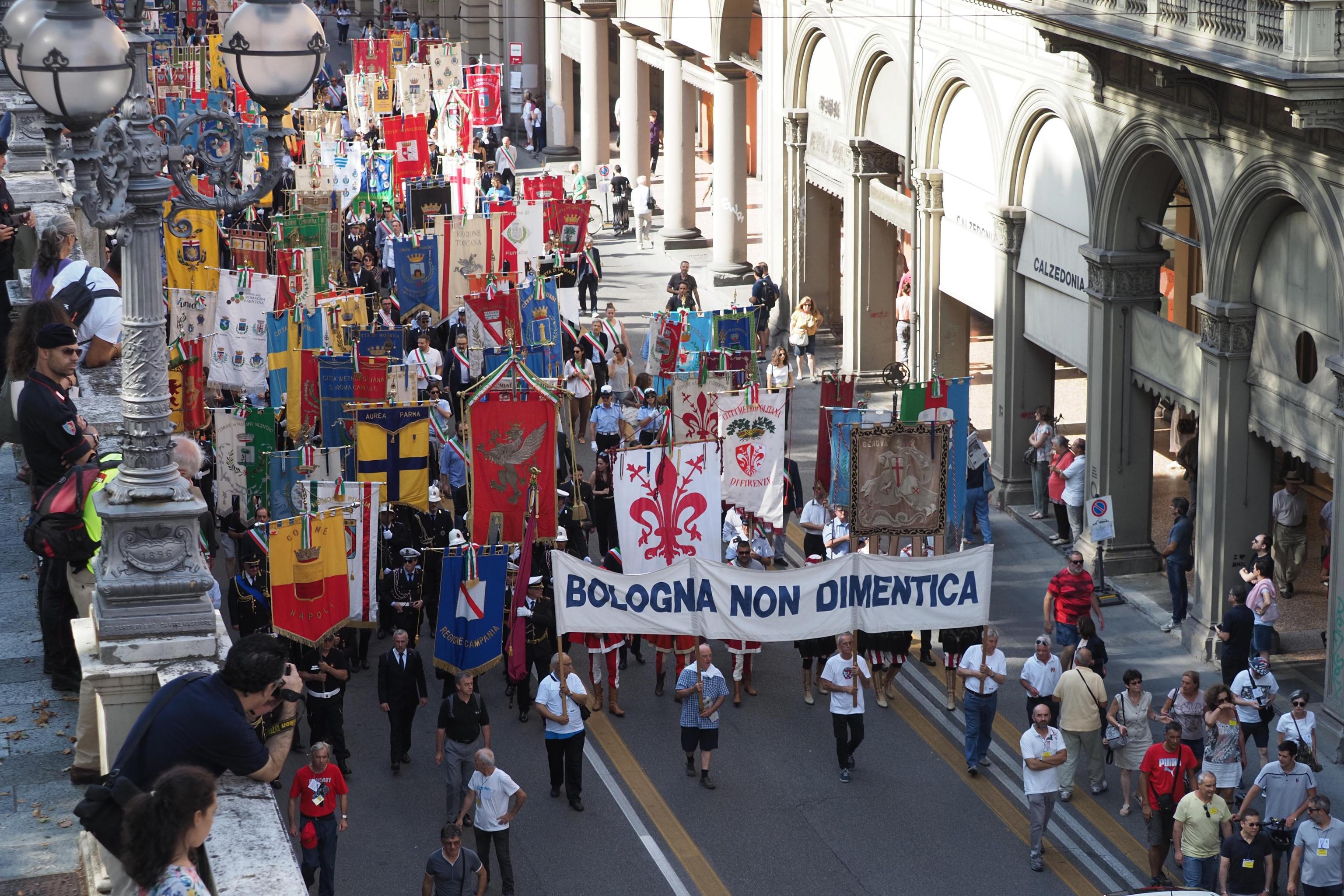 Bologna: processare i morti per non assolvere i vivi