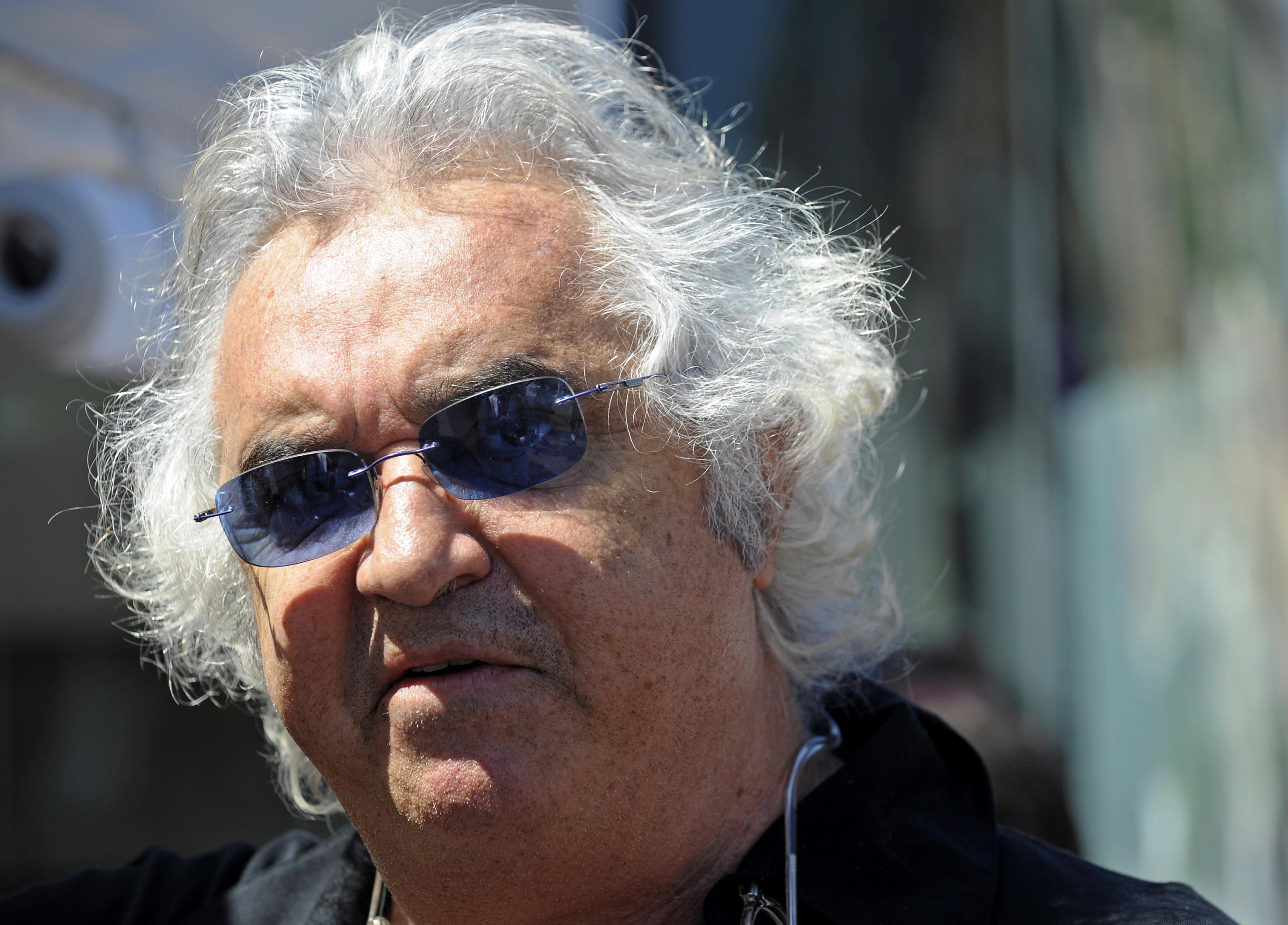 Il tiro a segno su Briatore per nascondere la bomba immigrazione