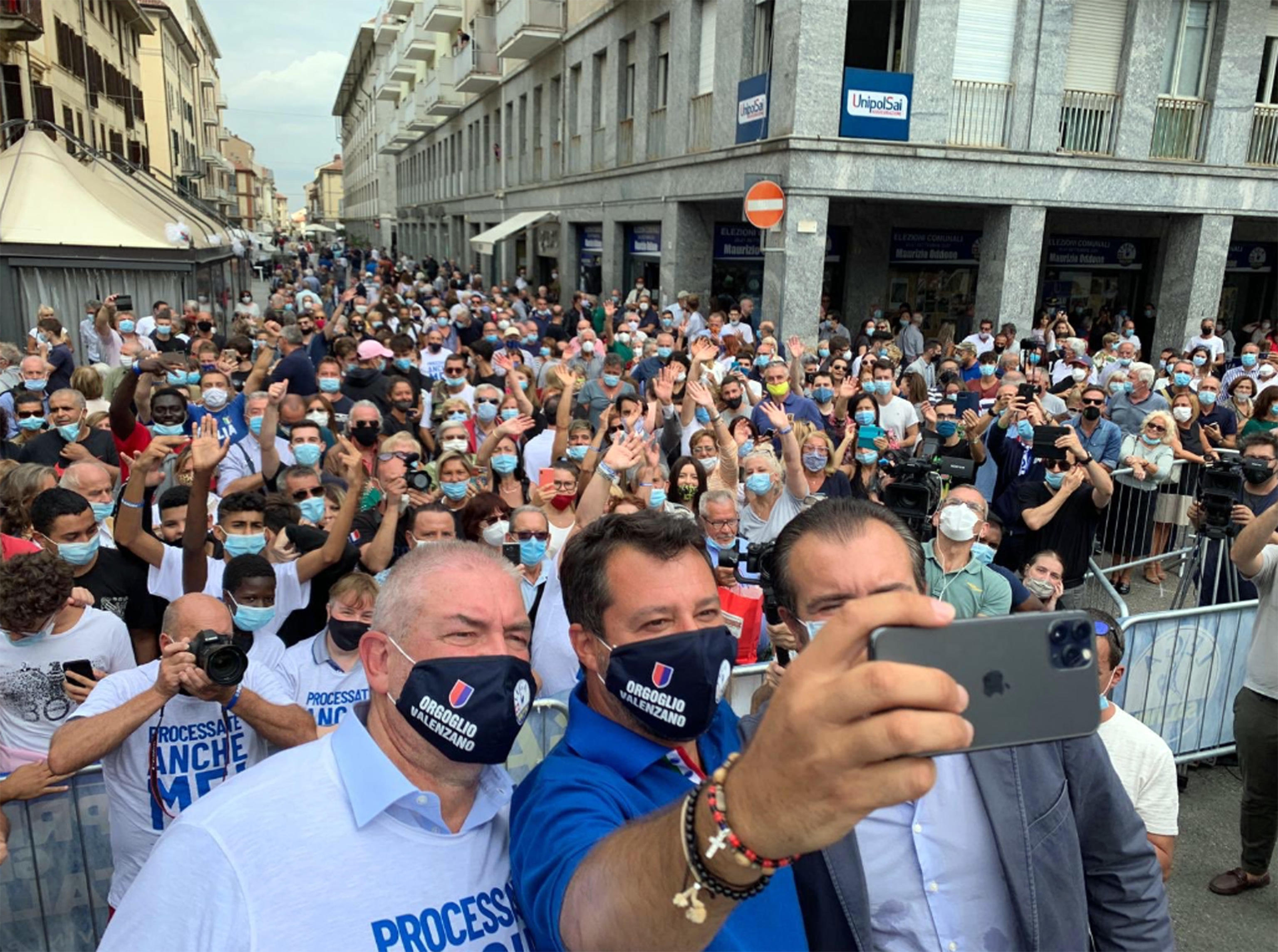 Flash mob della Lega a sostegno di Musumeci