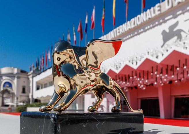 Venezia 77, emozione per l’omaggio a Morricone